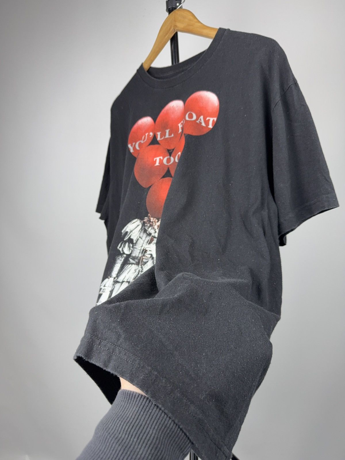 Japanese Brand 2022 IT Horror Movie Pennywise Graphic T-Shirt Size US L / EU 52-54 / 3 - 5 Thumbnail