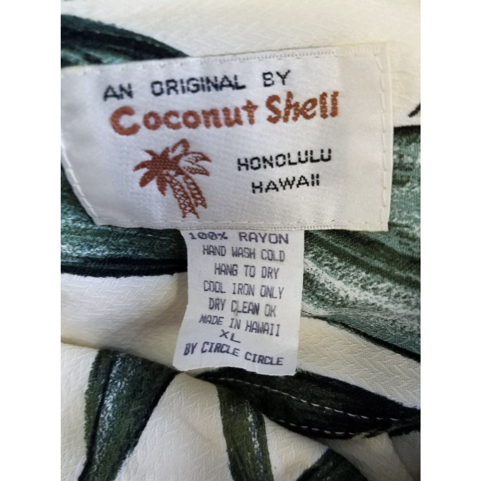 Vintage Coconut Shell Mens Hawaiian Shirt XL Ivory Floral Leaf Print Rayon Button-Up Short Sleeve Collared Navy Hawaiian Theme Mens Size US XL / EU 56 / 4 - 4 Thumbnail