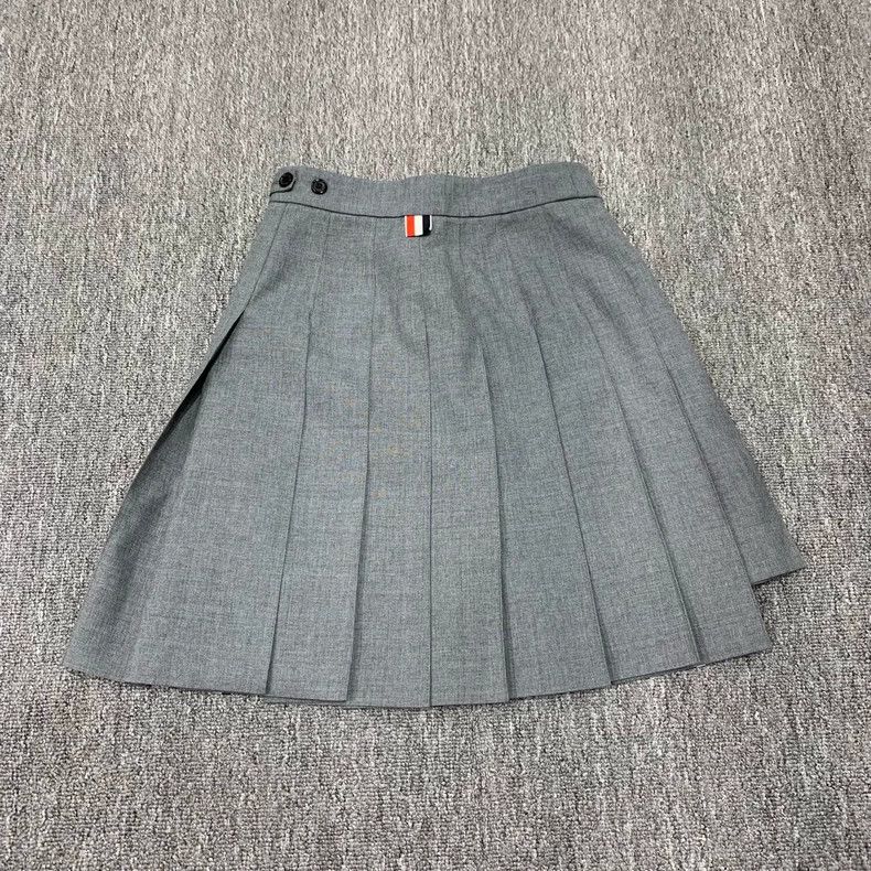 Thom Browne Thom Browne Pleated skirt 2506-Nextarrow Size 26" / US 2 / IT 38 - 2 Thumbnail