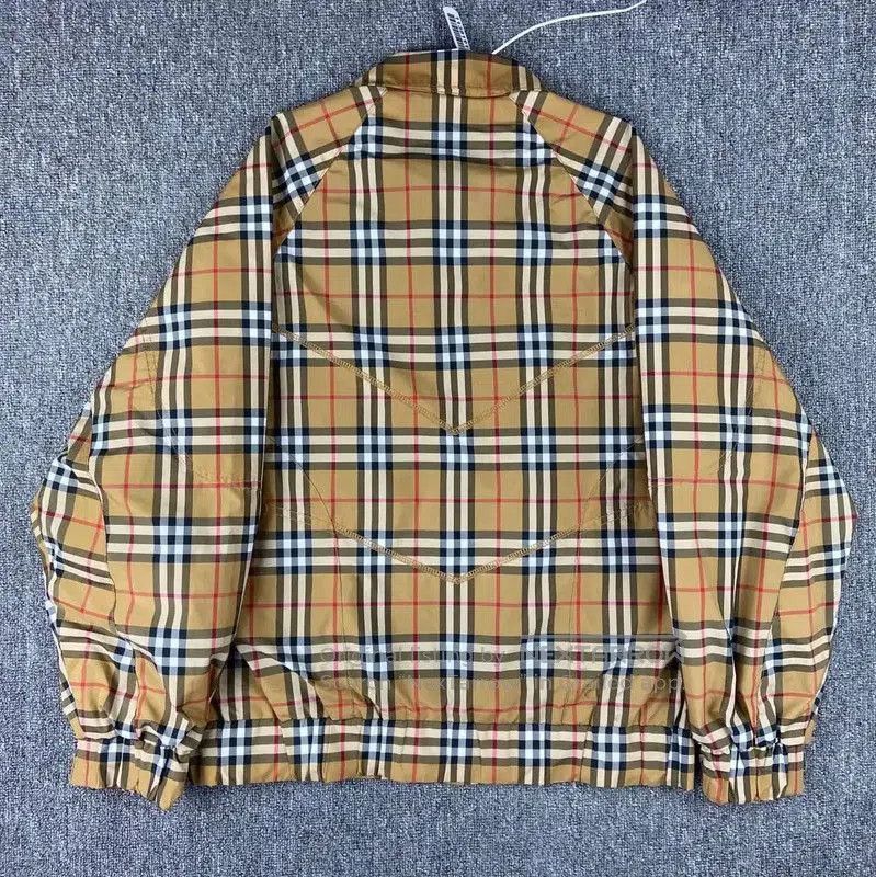 Burberry Burberry Brown Plaid Women's Jacket. Size S / US 4 / IT 40 - 2 Thumbnail