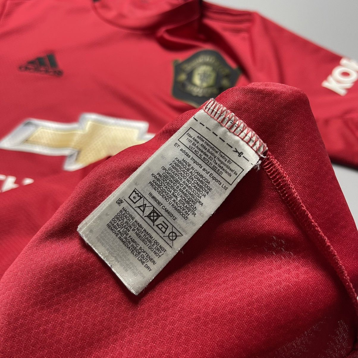 Adidas MAN UNITED ADIDAS 2019/2020 SOCCER HOME JERSEY #18 FERNANDES Size US S / EU 44-46 / 1 - 12 Thumbnail
