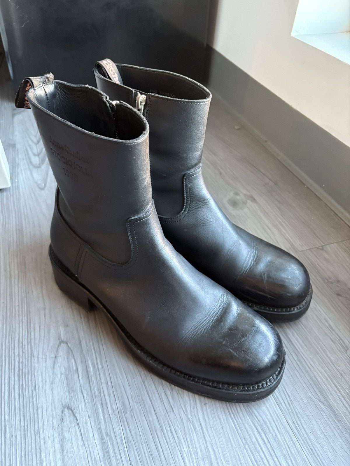 靴 ACNE STUDIOS kevin boots Acne Studios Kevin back-zip boots | Grailed