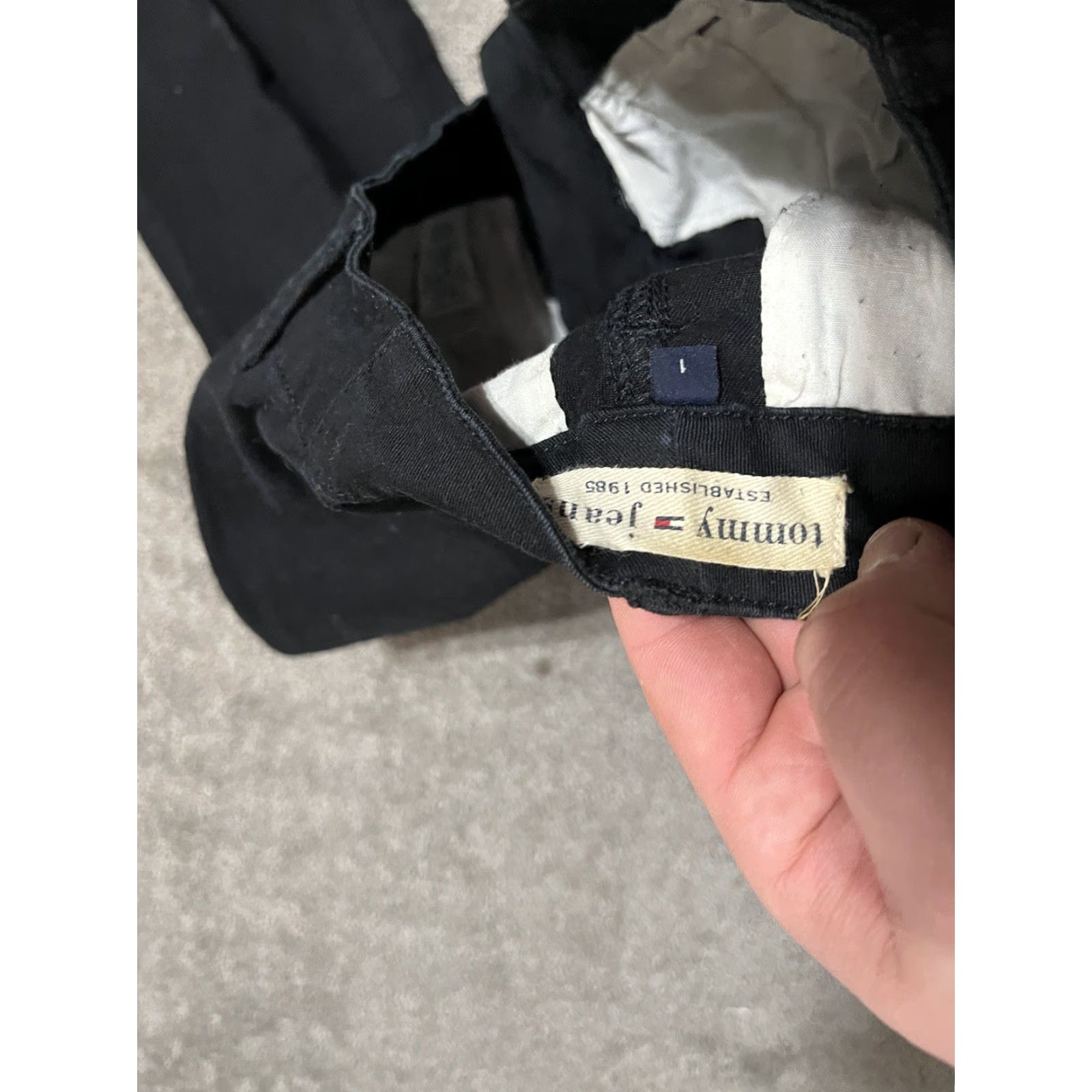 Vintage Tommy Jeans Women's Jeans Size 1 Stretch 31 Inseam Black Straight Leg Juniors 31in(Inseam) (Adult Women) Size 25" / US 0 / IT 36 - 5 Thumbnail