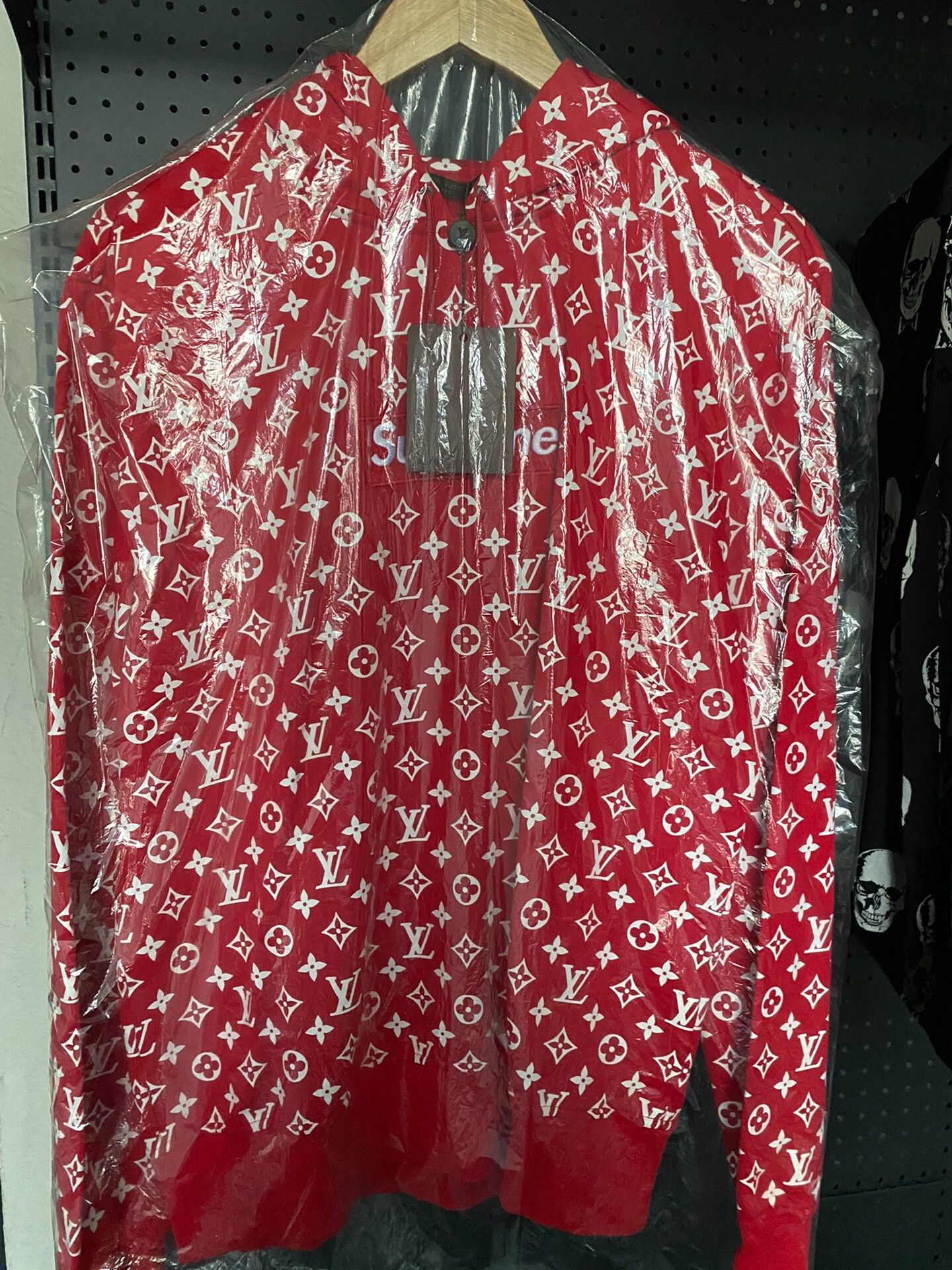 Louis Vuitton Lv x Supreme Logo Hoodie Red Size US L / EU 52-54 / 3 - 1 Thumbnail