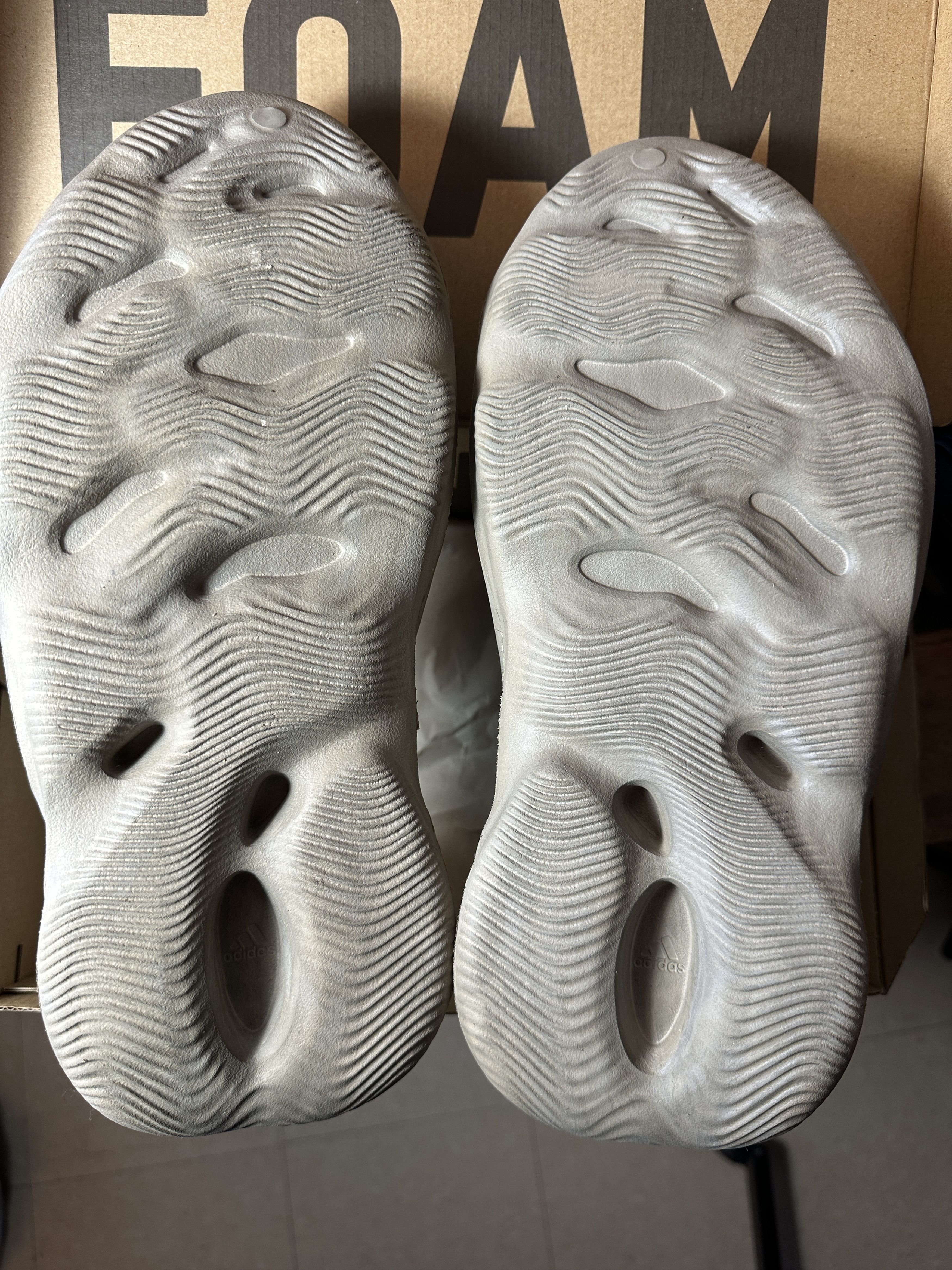 Adidas Adidas Yeezy Foam RNR Stone Sage 11M Size US 11 / EU 44 - 8 Thumbnail