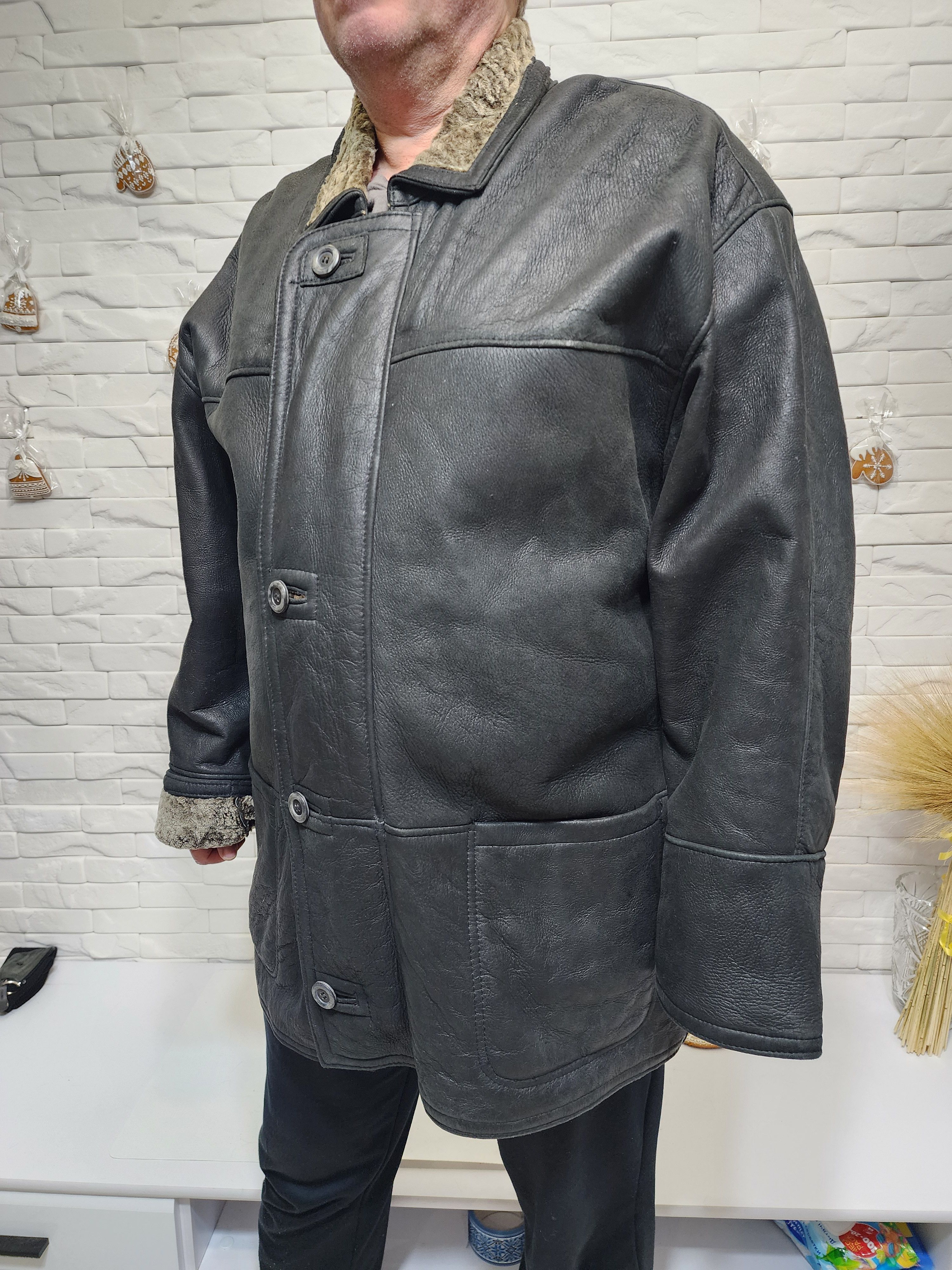 Uniqlo Men's Black Sheepskin Coat: Genuine Fur, Zipper Closure Size US XL / EU 56 / 4 - 2 Thumbnail
