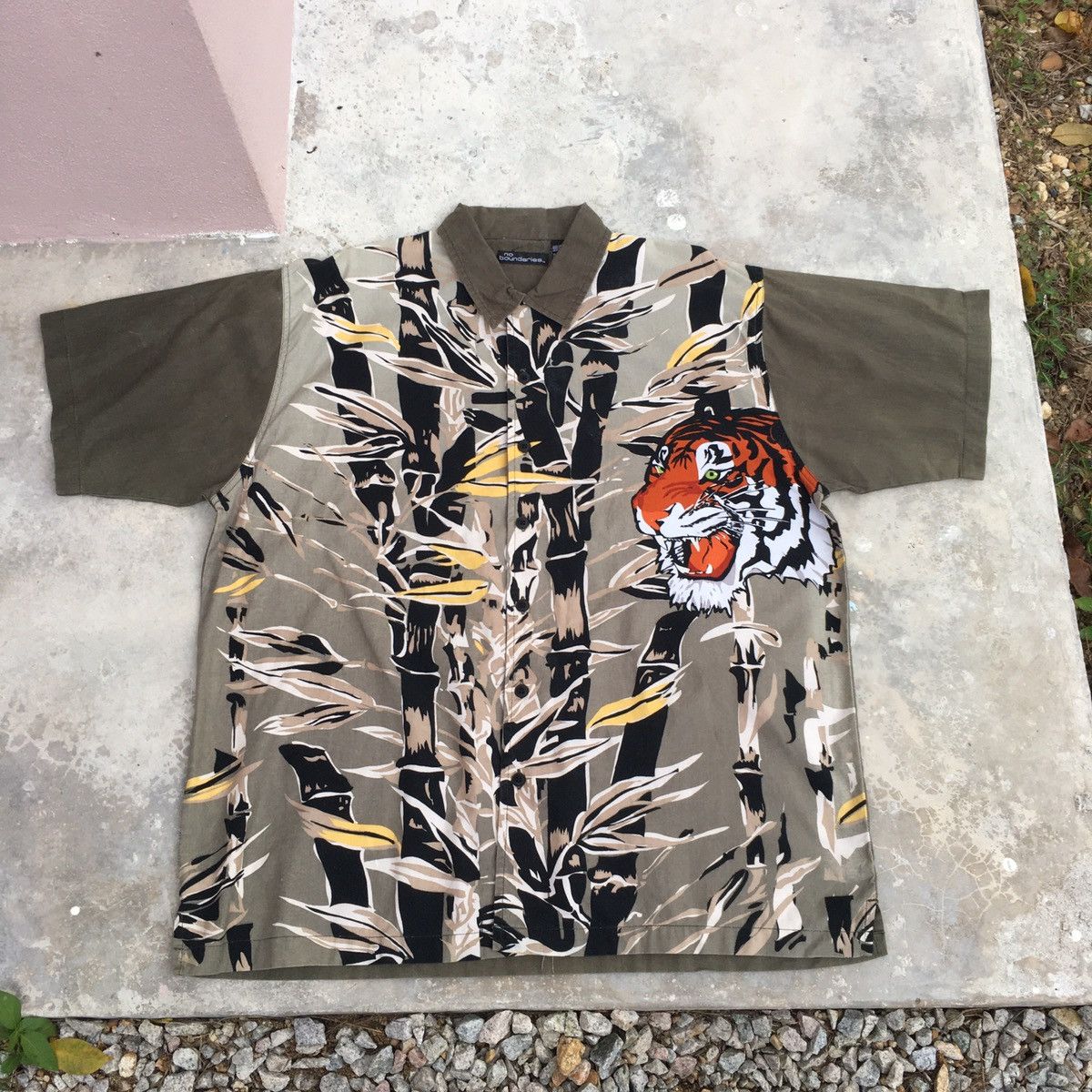 Vintage Vintage NO BOUNDARIES BUTTON UP TIGER SHIRT Size US XL / EU 56 / 4 - 1 Thumbnail