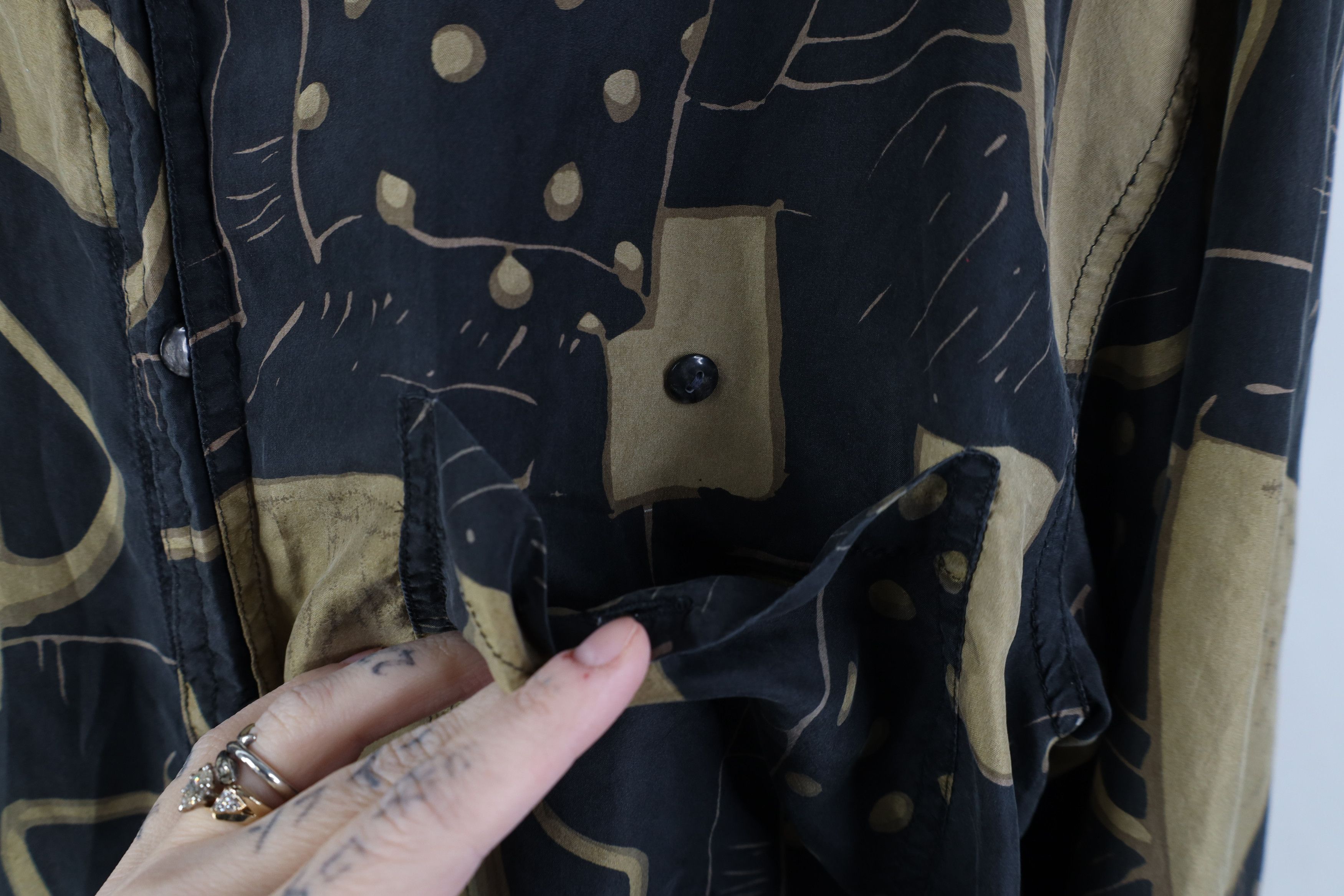 Vintage Vintage 90s Streetwear Baggy Fit Silk Collared Button Shirt Size US S / EU 44-46 / 1 - 4 Thumbnail
