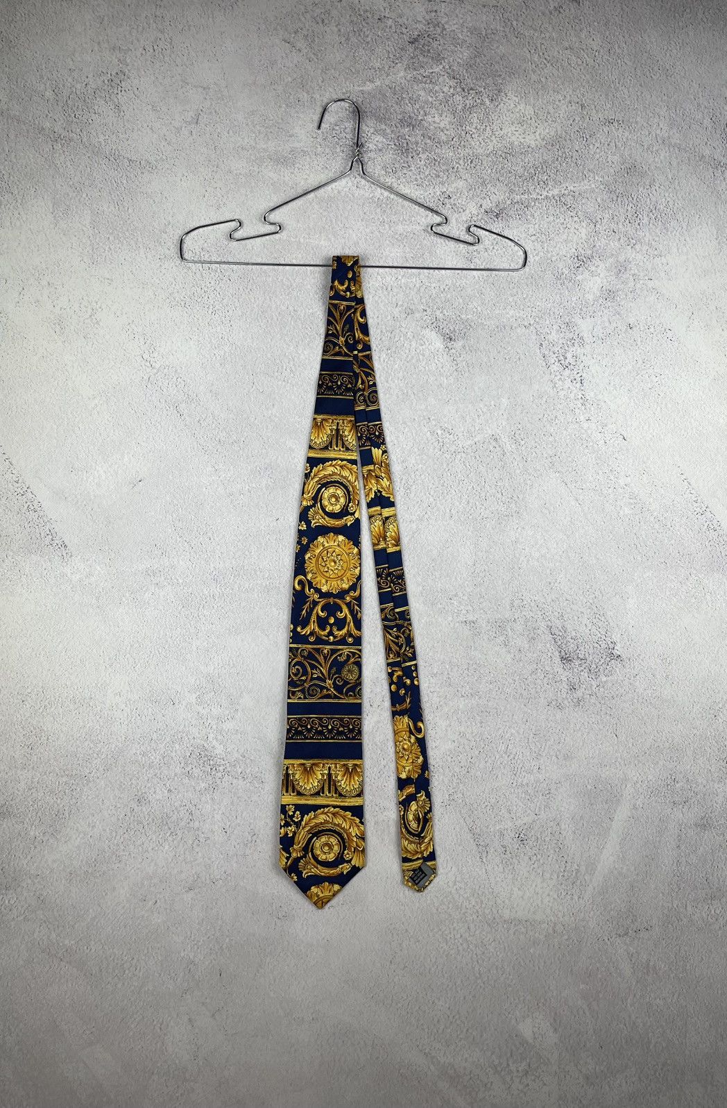 Versace Gianni Versace Vintage Silk Tie Baroque Pattern Navy Gold Size ONE SIZE - 2 Thumbnail