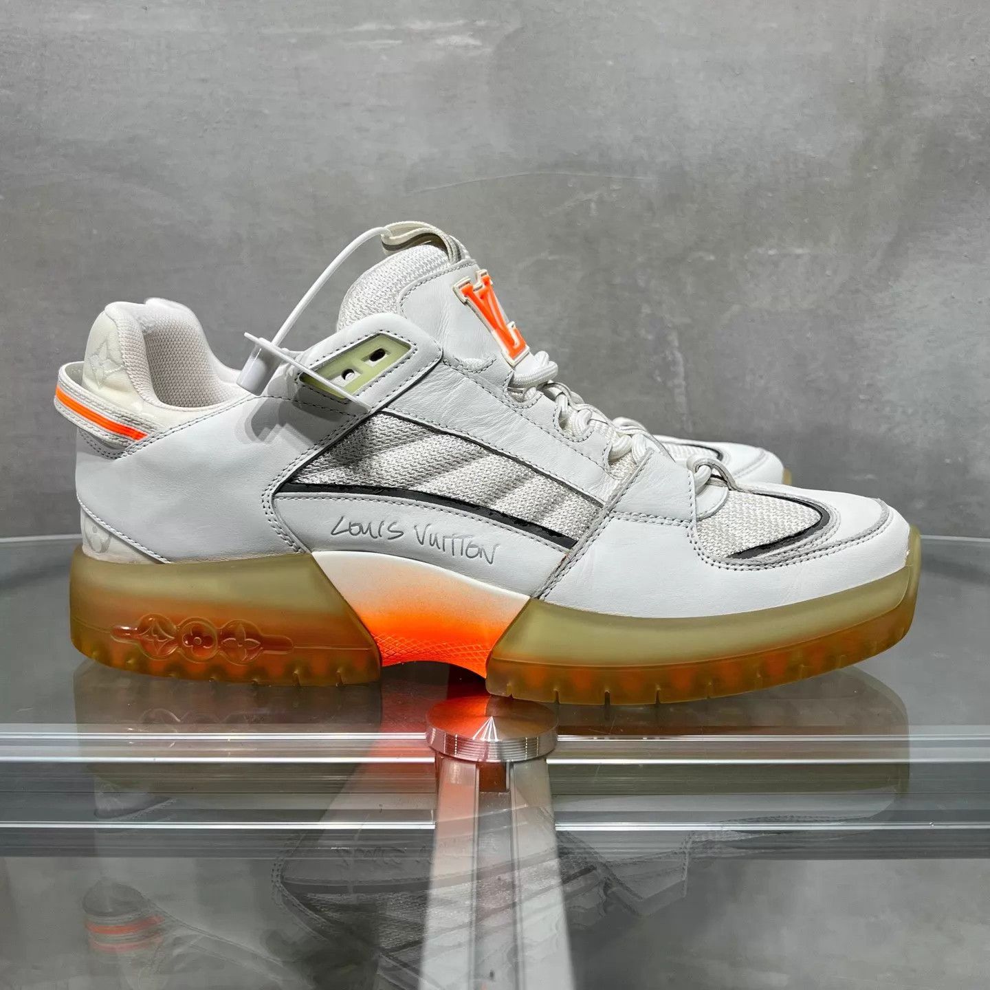 Louis Vuitton LV View White & Orange Sneakers UK6.5/40.5 YH26913 Size US 7.5 / EU 40-41 - 4 Thumbnail
