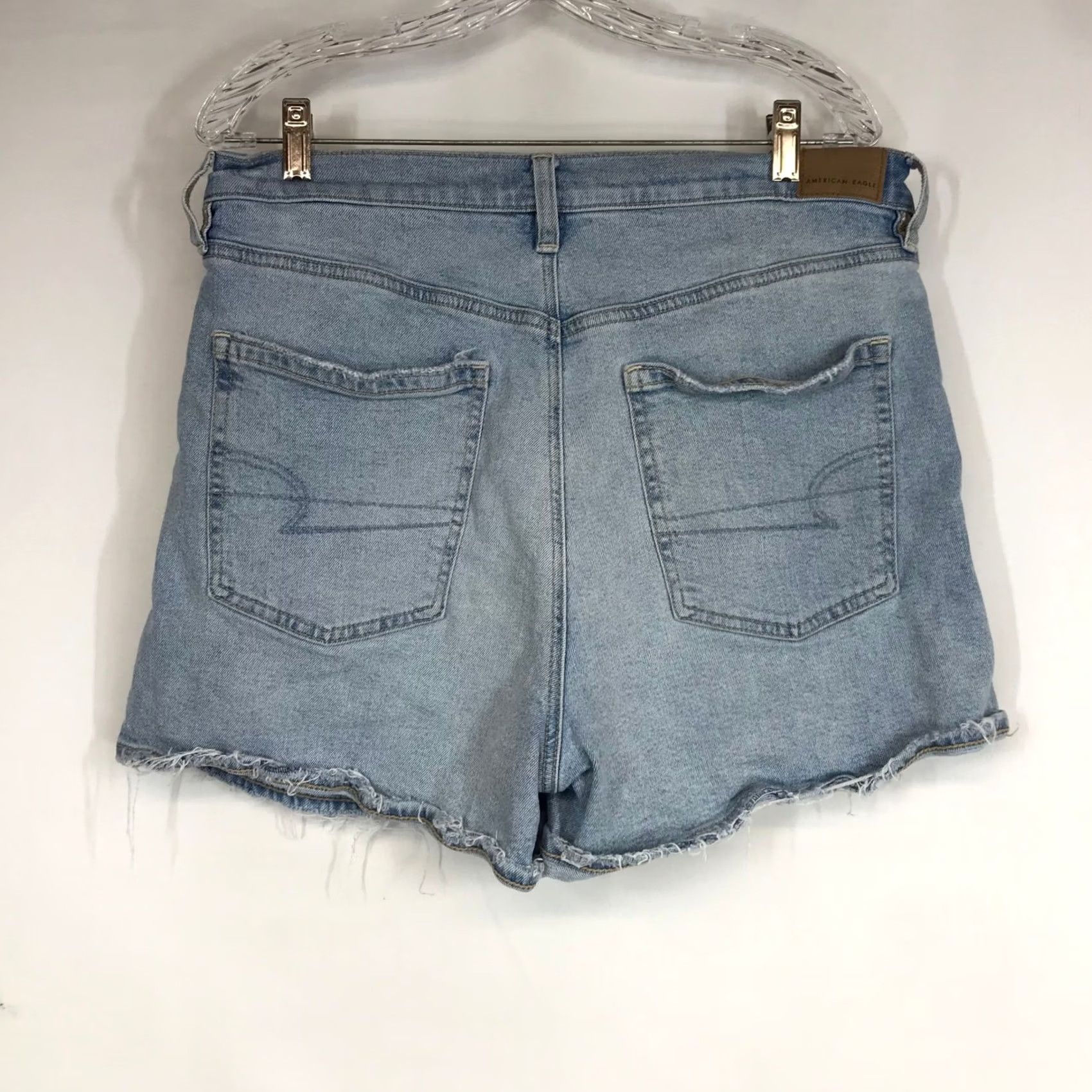 Vintage AMERICAN EAGLE HIGH WAIST DISTRESSED DENIM SHORTS WOMENS SIZE 14 LIGHT WASH Size 36" / US 14 / IT 50 - 4 Thumbnail