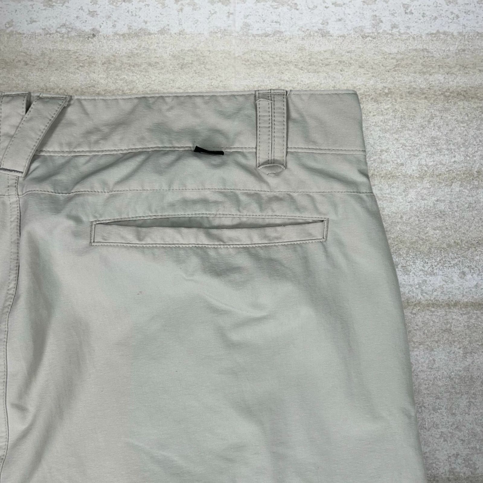 Oakley Vintage Y2K Oakley Shorts 38x12 Light Tan Nylon Subtle Logo Size US 38 / EU 54 - 4 Thumbnail