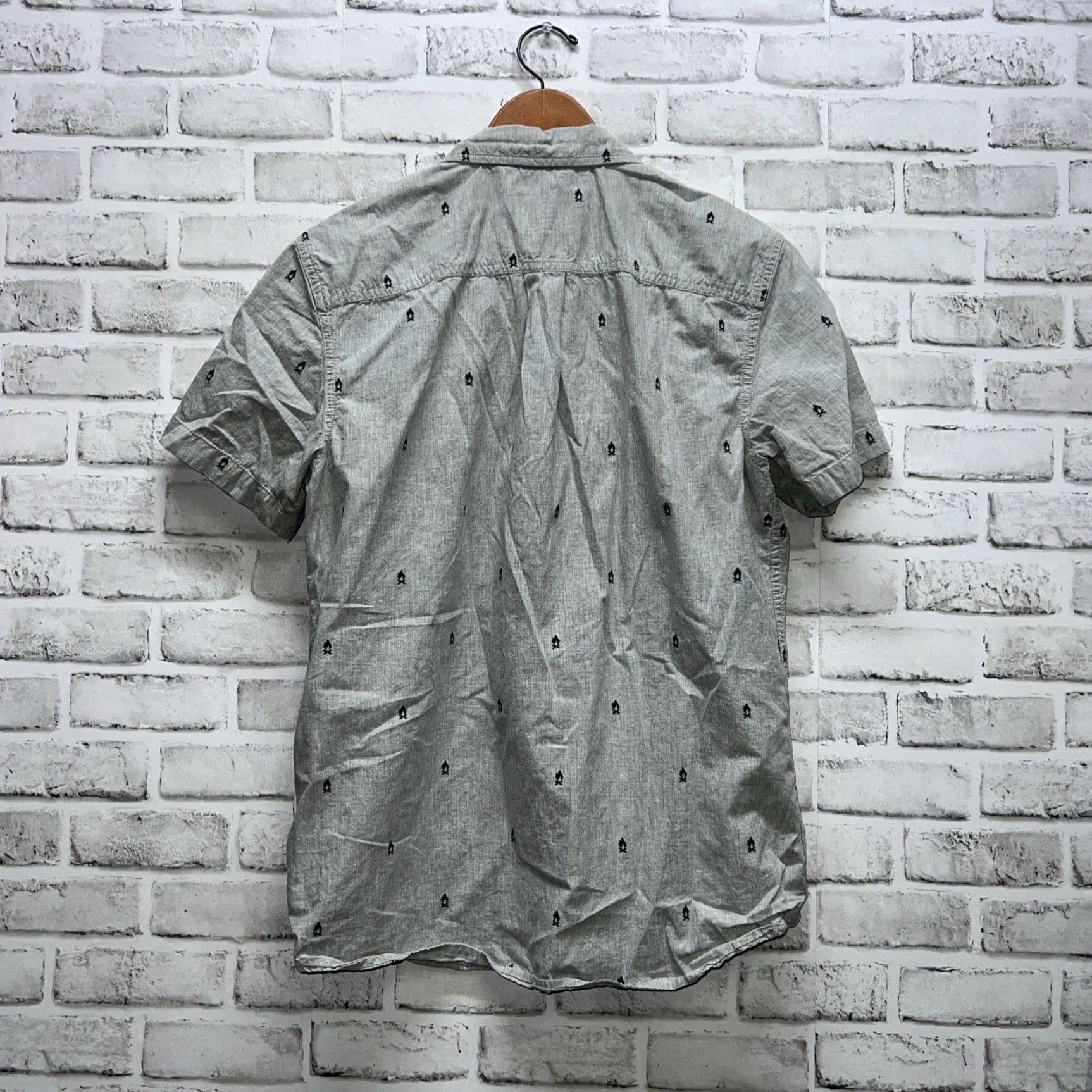 The North Face The North Face Gray Button-Up Shirt Mens M Short Sleeve Regular Fit Button-Front Mens Redundant? Size US M / EU 48-50 / 2 - 4 Thumbnail