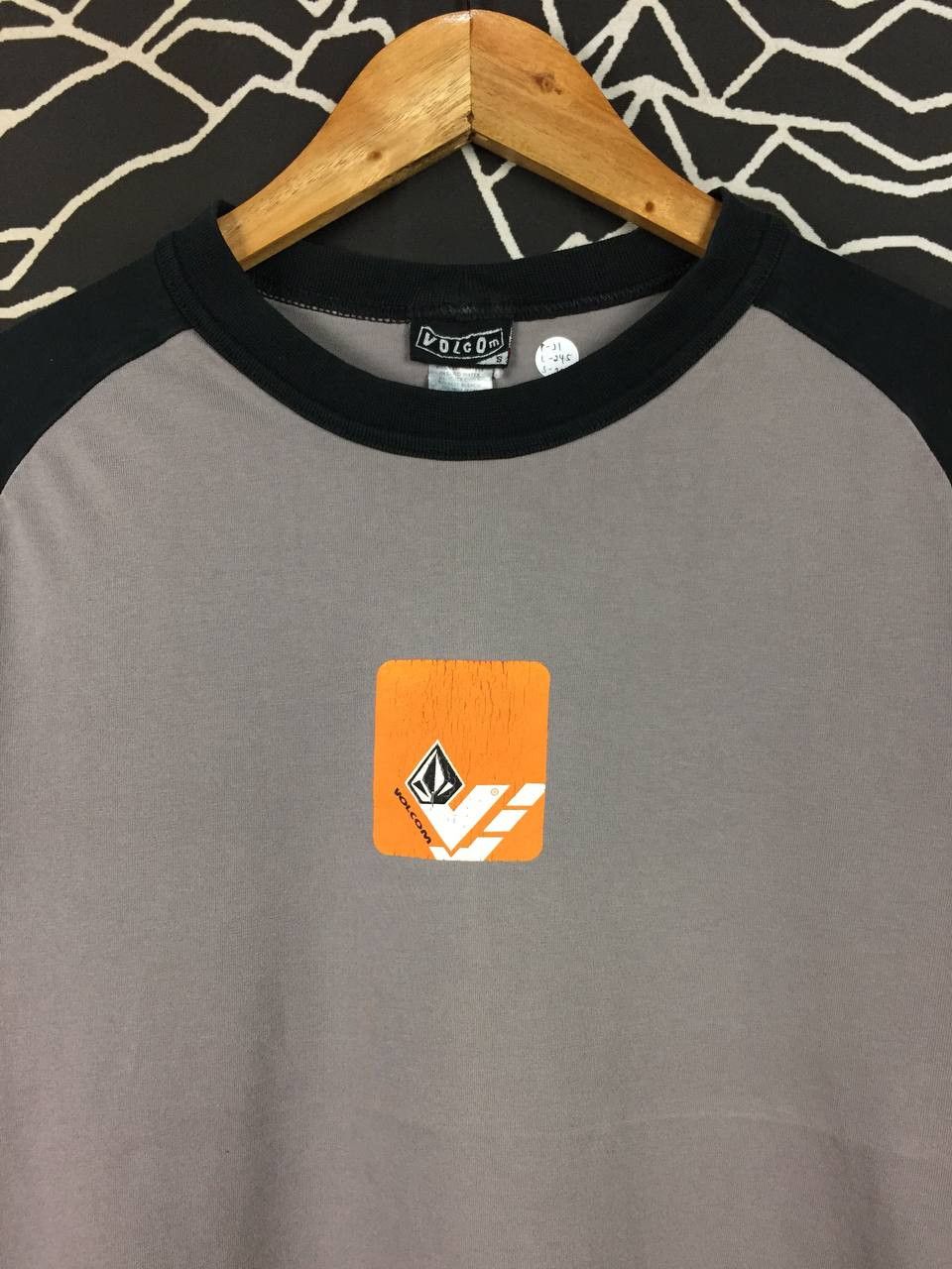 Volcom Vtg Volcom Skateboarding Science Long Sleeve Raglan Tee Size US S / EU 44-46 / 1 - 3 Thumbnail