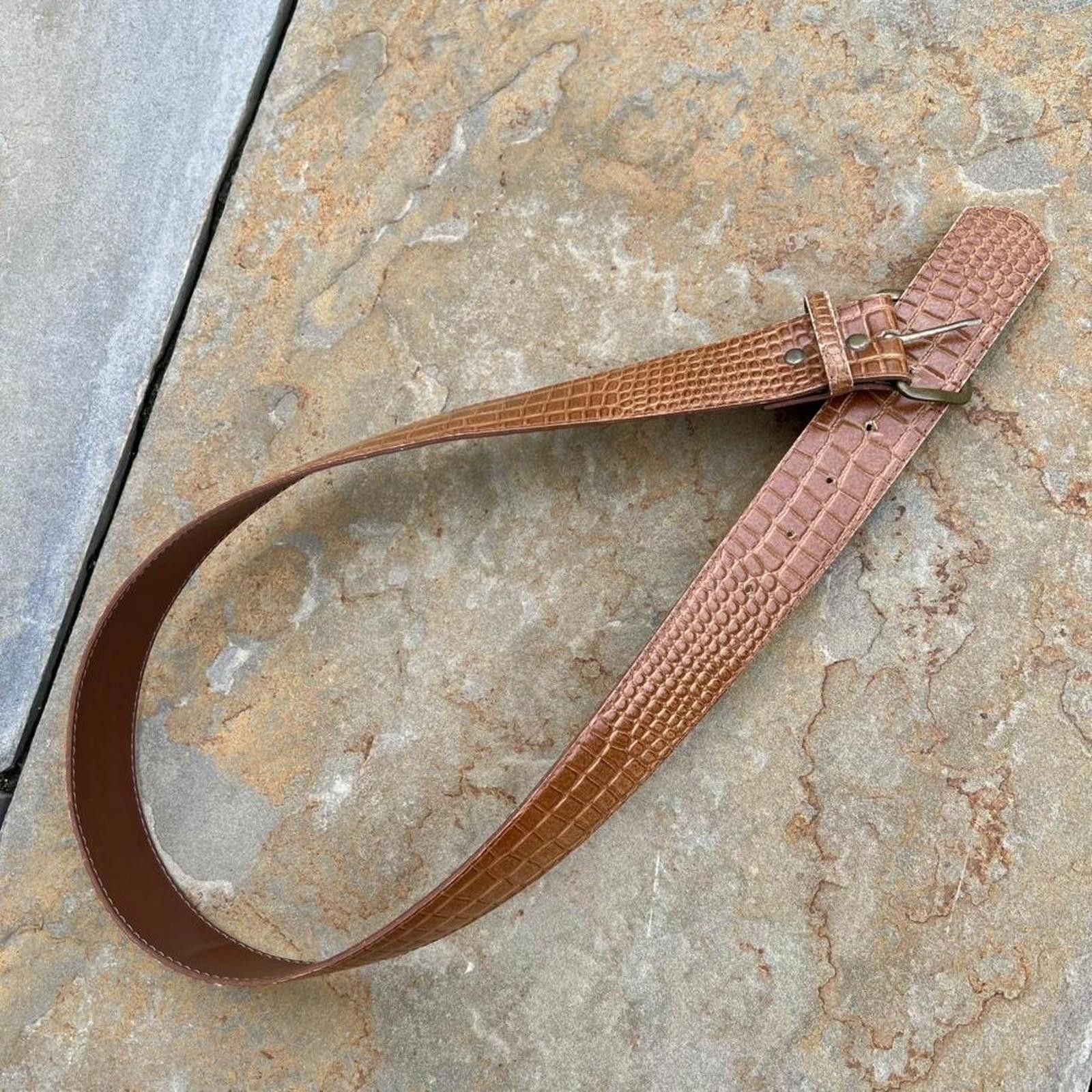 Vintage Vintage 90s BrownCroc Embossed Faux Leather Belt Size ONE SIZE - 1 Thumbnail