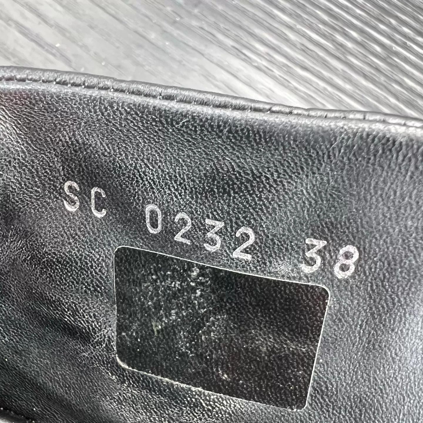 Louis Vuitton LV Embossed Leather All-over Print Slippers Size 38 Size US 7.5 / IT 37.5 - 8 Thumbnail