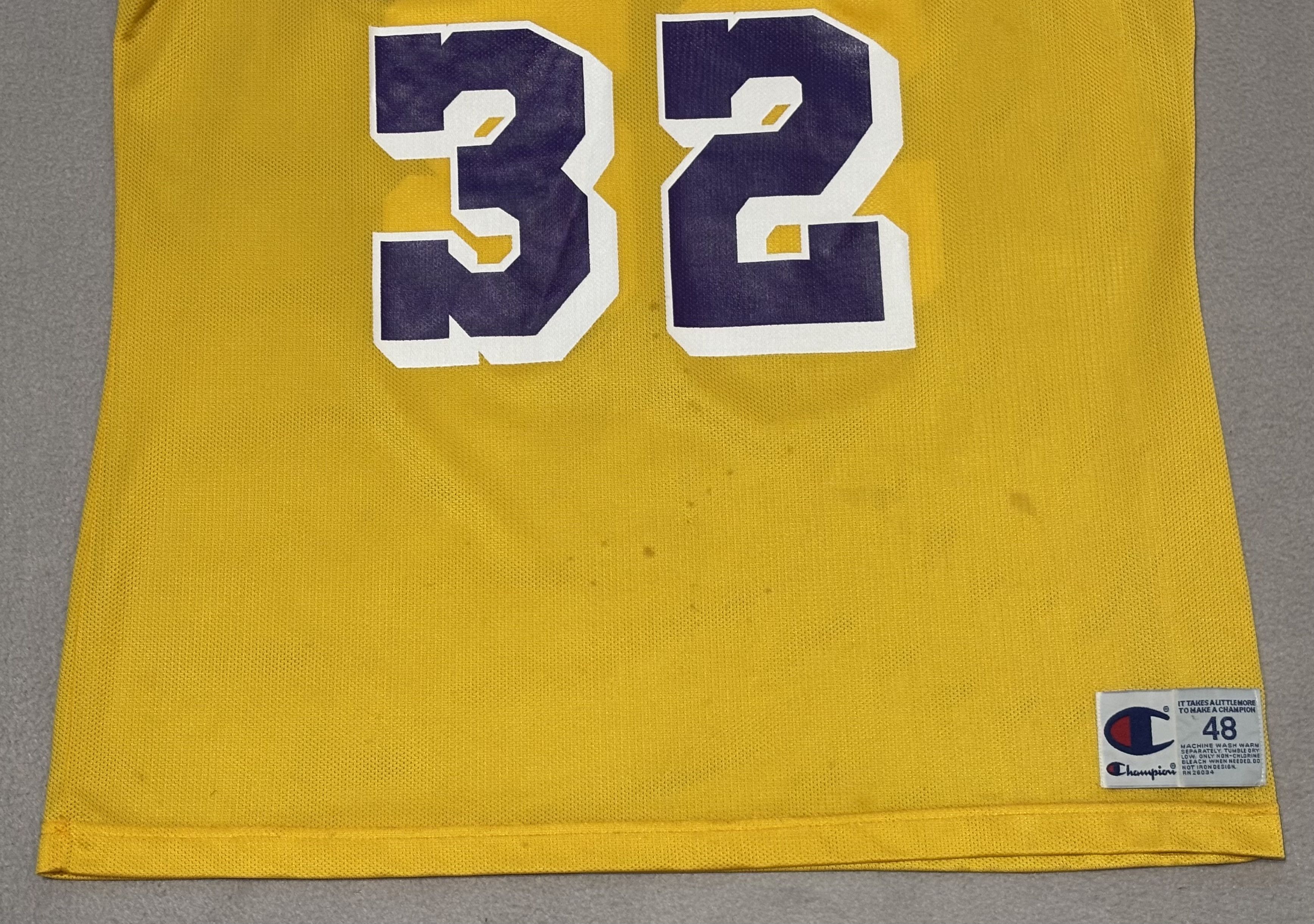 Champion Los Angeles Lakers 90s Johnson #32 Champion Basketball Size US XL / EU 56 / 4 - 6 Thumbnail