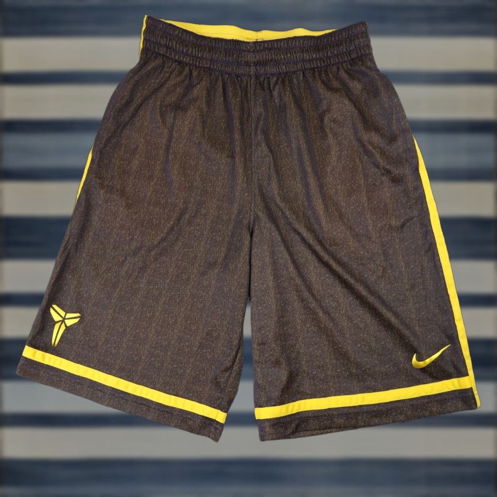 Nike VINTAGE Nike Kobe Bryant Shield Logo Athletic Dri-fit Shorts Gray Mens Medium Size US 31 - 1 Thumbnail