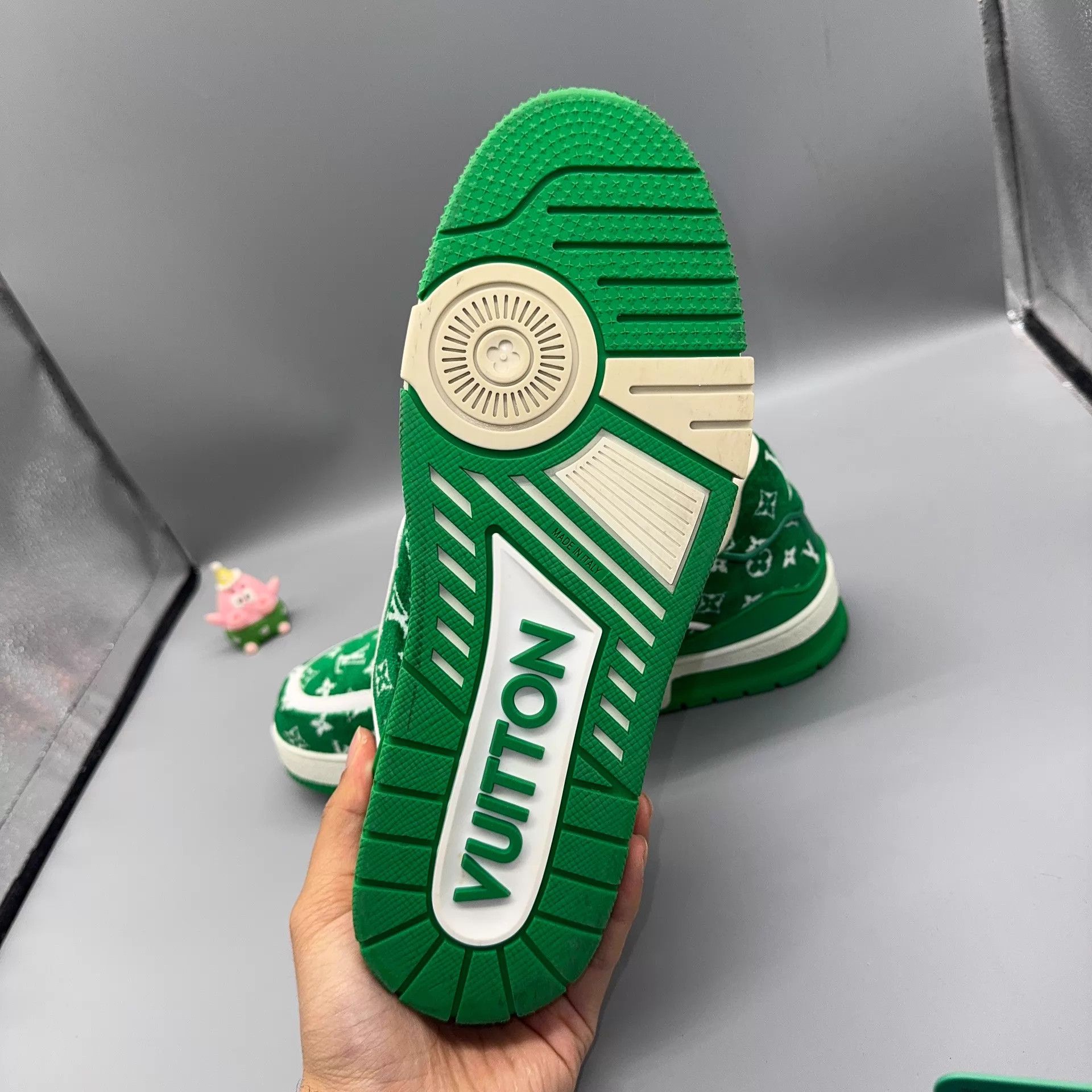 Louis Vuitton LOUIS VUITTON Trainer Green & White 41 1ABFSA Size US 8 / EU 41 - 8 Thumbnail