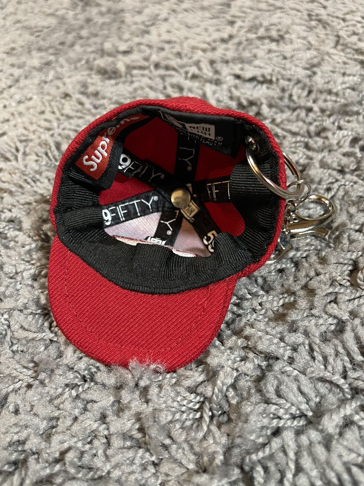 New Era × Supreme 2014FW Supreme New Era Cap Hat Keychain Red Rare Size ONE SIZE - 5 Thumbnail