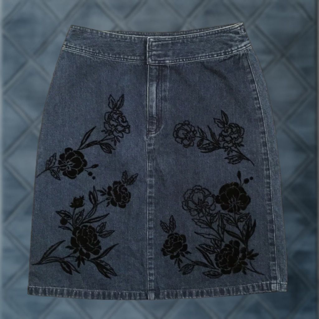 Liz Claiborne Liz Claiborne Skirt 8 Blue Denim Floral Pencil Unlined Knee Length Women Regular XS? (Note: Original size 8) Size 30" / US 8 / IT 44 - 1 Thumbnail