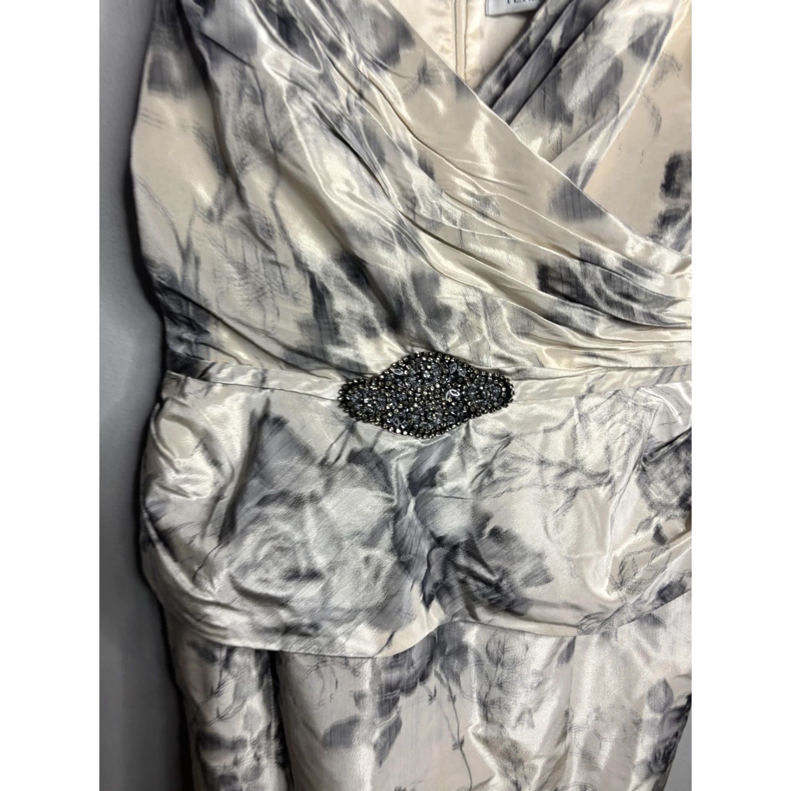 Vintage Teri Jon Dress Womens 12 White Gray Floral Satin Beaded Waist Cocktail Sheath Size XL / US 12-14 / IT 48-50 - 2 Thumbnail