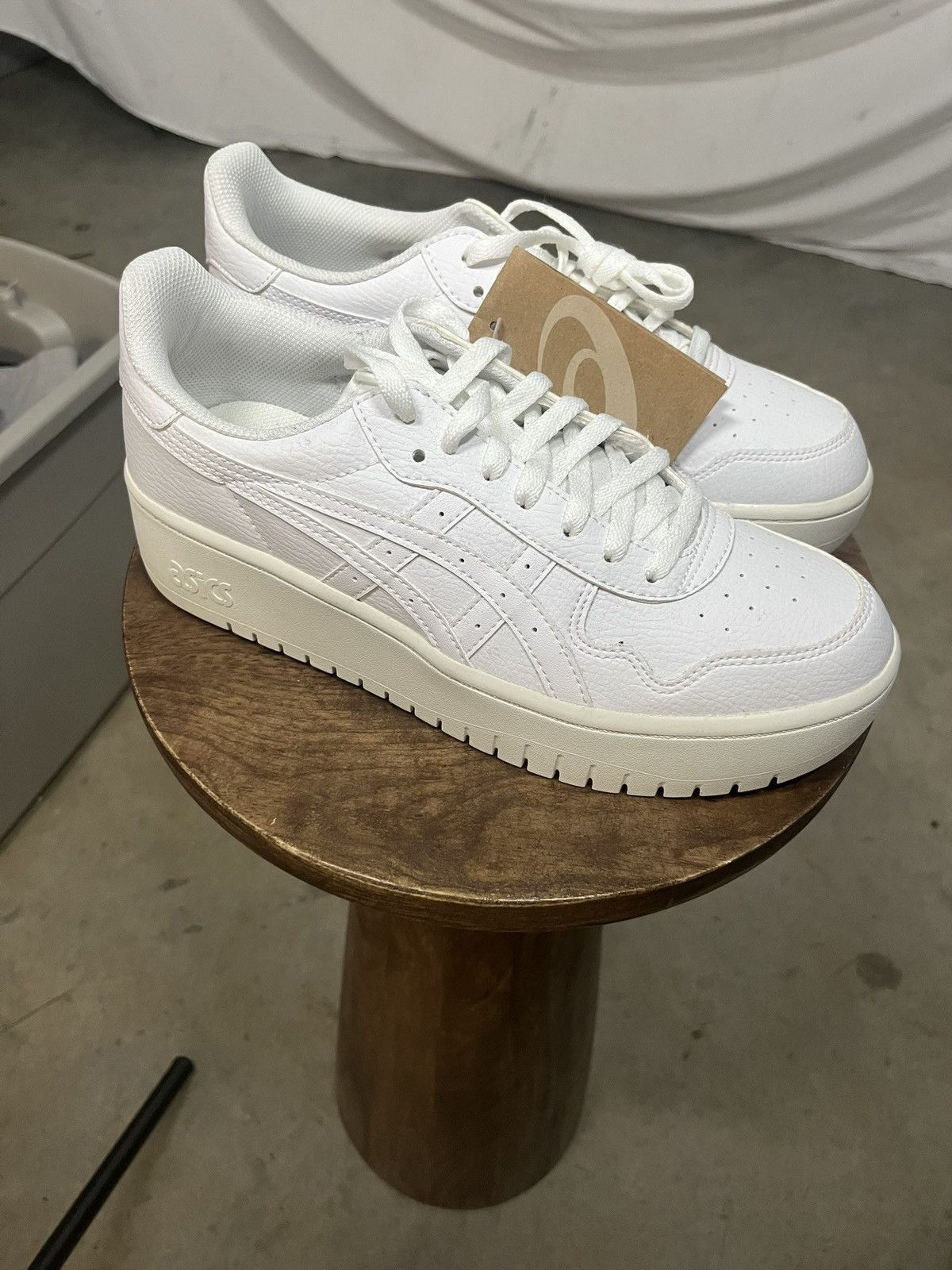 Asics white asics Size US 10 / EU 43 - 1 Thumbnail
