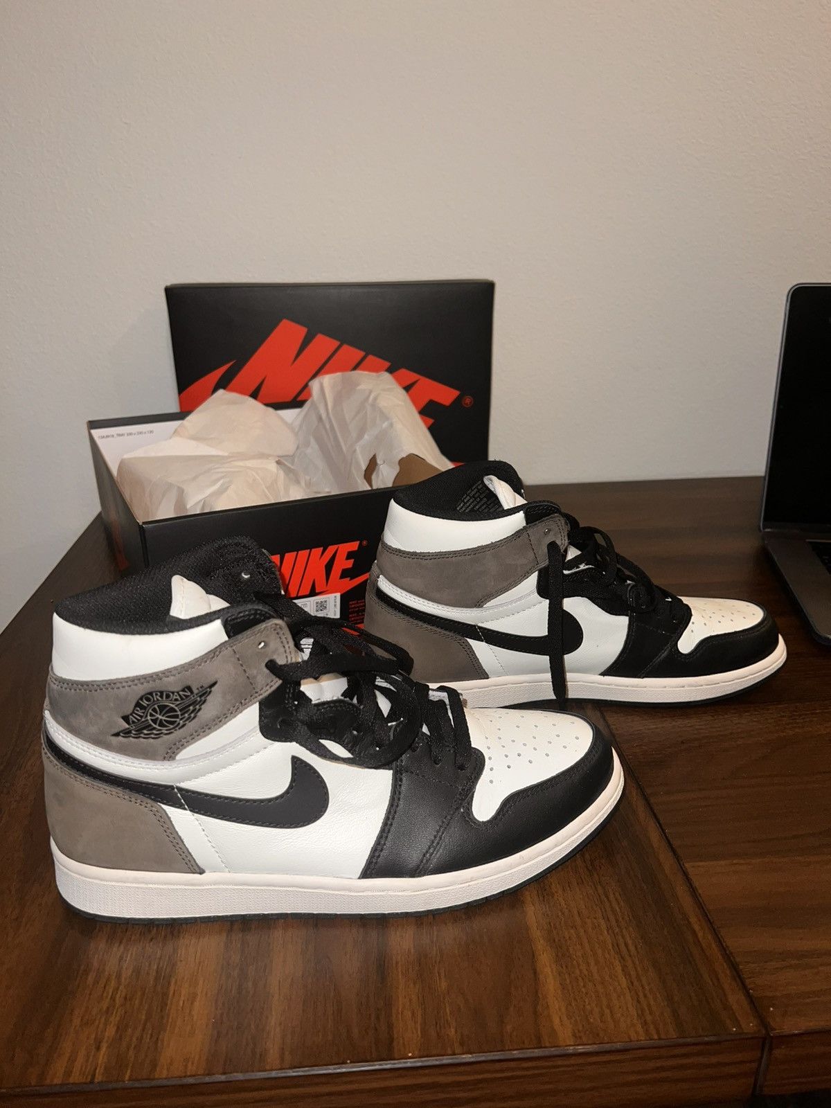 Nike Air Jordan 1 Retro High OG “ Mocha” Size US 10.5 / EU 43-44 - 8 Thumbnail