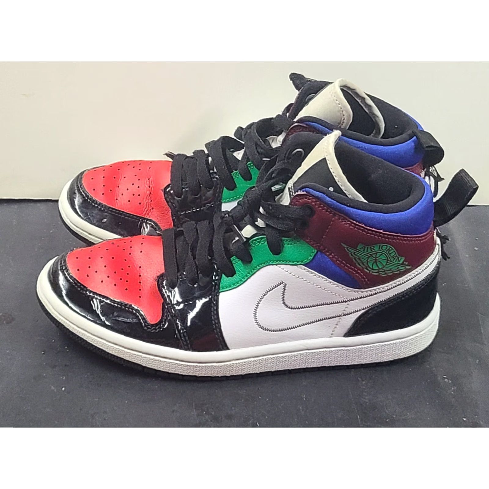 Jordan Brand Nike Air Jordan 1 Mid SE Black White University Red DB5454-001 Women's 7 Shoes Size US 7 / IT 37 - 5 Thumbnail