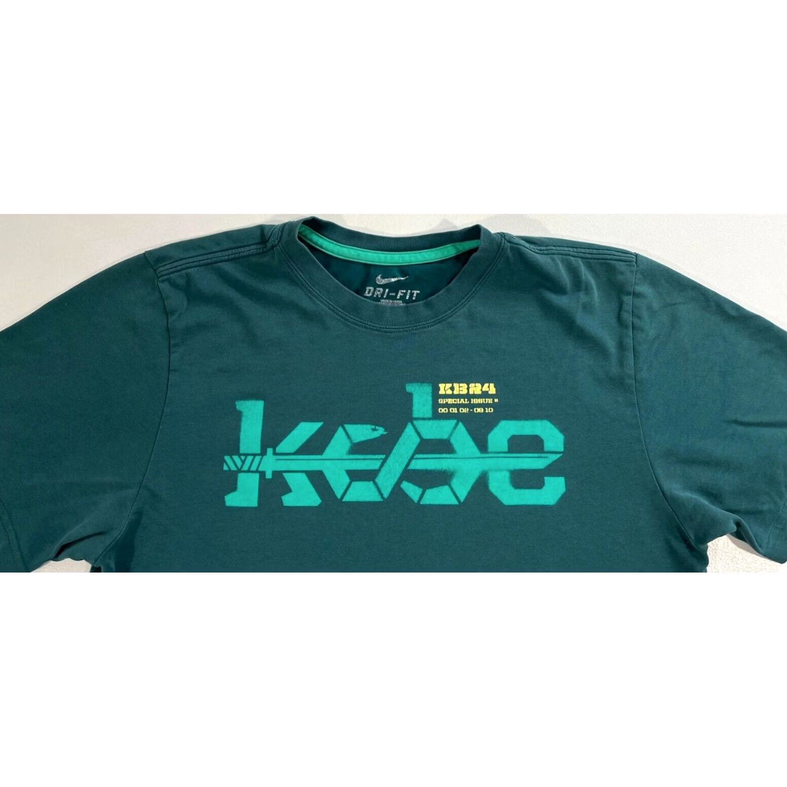 Nike VINTAGE Nike Kobe Bryant KB24 Special Issue T-Shirt Men's Size S Green Dri-Fit Graphic Print 522861-365 Sports Basketball Size US S / EU 44-46 / 1 - 3 Thumbnail