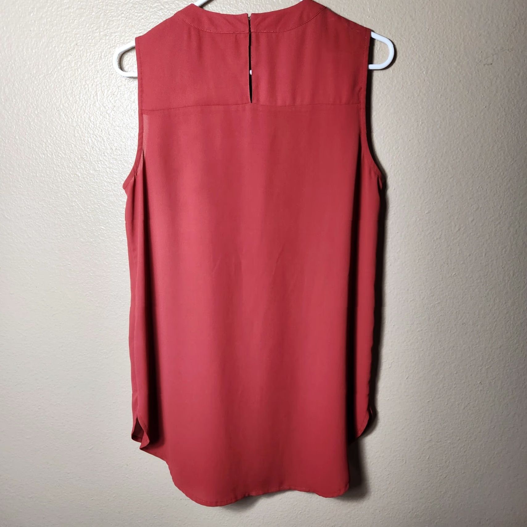 Vince Camuto Vince Camuto Rust Pleat Front Split Neck Sleeveless Tunic Blouse-Size S Size S / US 4 / IT 40 - 4 Thumbnail