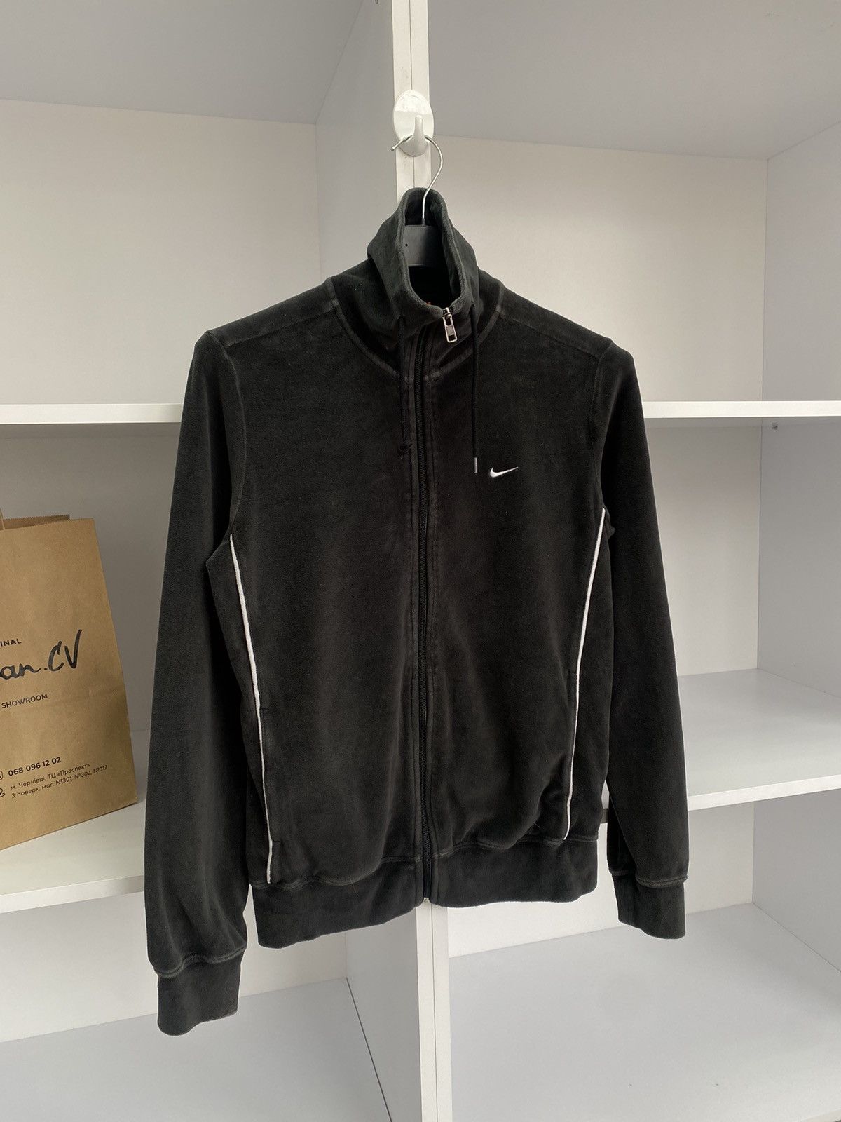 Nike × Vintage Vintage NIKE The Athletic BLACK Velour women’s track jacket Size M / US 6-8 / IT 42-44 - 5 Thumbnail