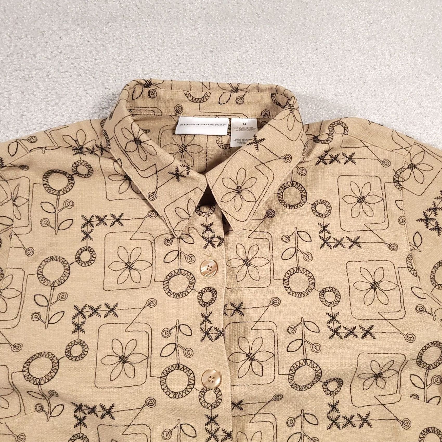 Vintage Alfred Dunner Linen Blend 3/4 Sleeve Embroidered Button Up Shirt Women's 14 Tan Beige Linen Blend Embroidered Button Up Shirt Womens 14 Tan Beige Size XL / US 12-14 / IT 48-50 - 3 Thumbnail