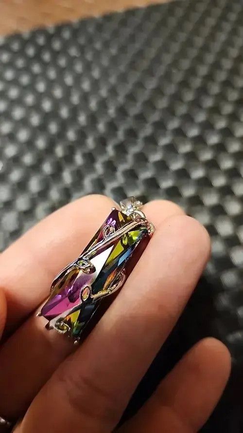 VIBE Chrome Rainbow Stone Necklace Modern Chain Goth Ivy Leaf Size ONE SIZE - 2 Thumbnail