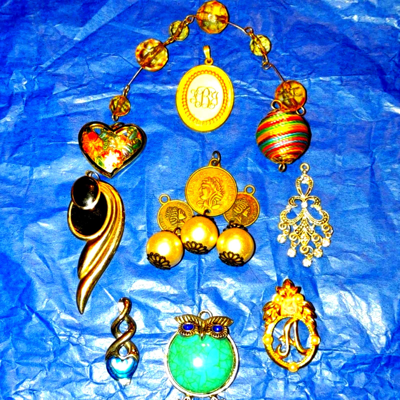 Vintage 12 beautiful vintage pendents Size ONE SIZE - 1 Preview
