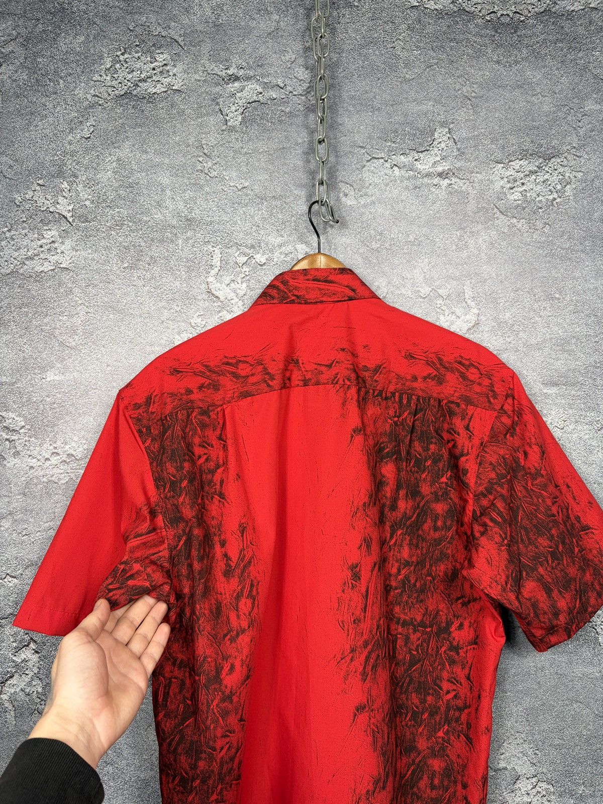 Versace Vintage Versace Red Abstract Pattern Hawaii Shirt Size US M / EU 48-50 / 2 - 12 Thumbnail