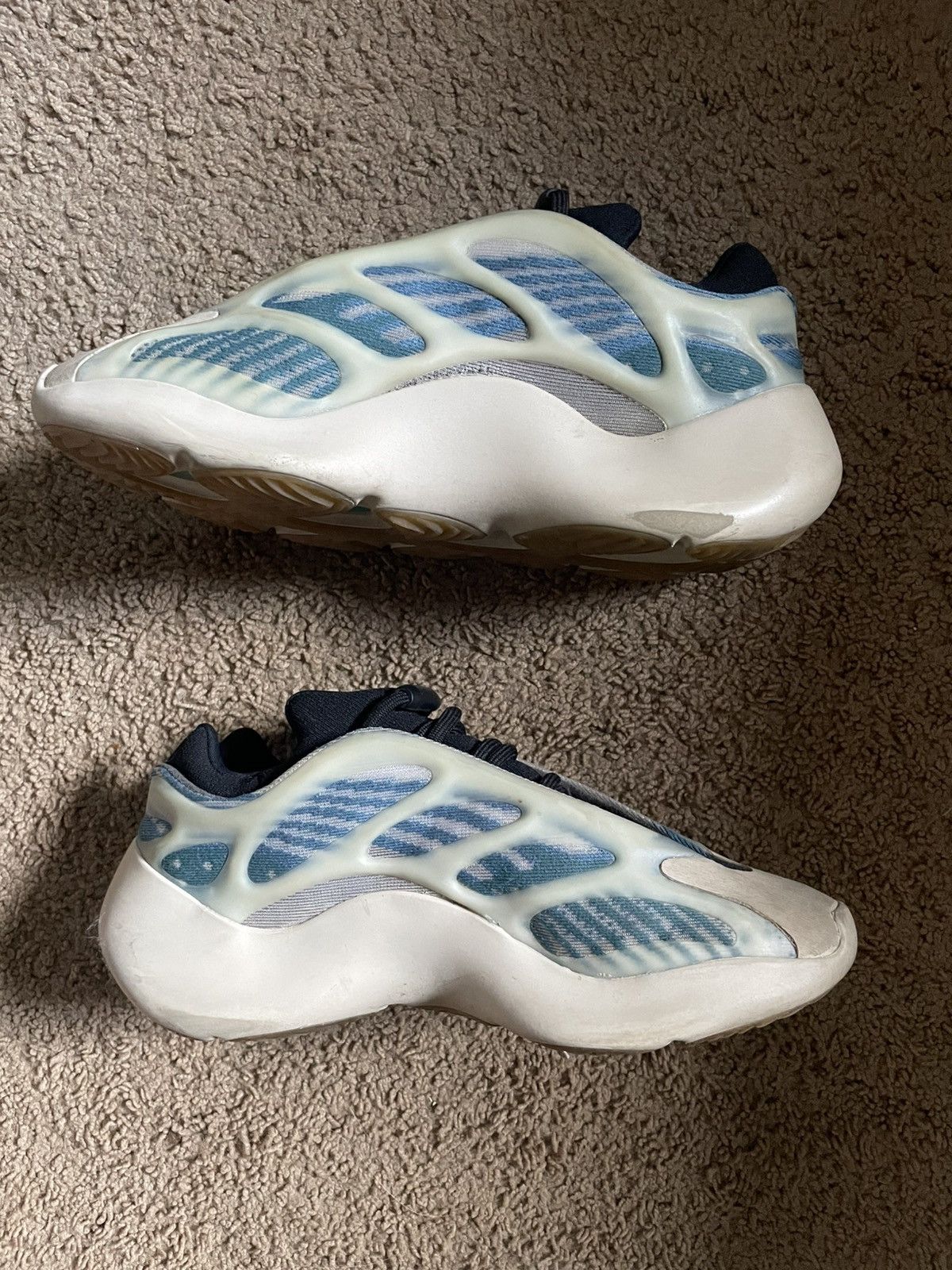 Yeezy adidas Yeezy 700 V3 Kyanite Women’s size 7 Size US 7 / IT 37 - 1 Thumbnail