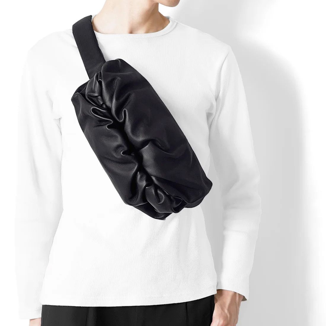 Bottega Veneta o1n1vont0125 Size: OS / Buckled Crossbody Bag in Black Size ONE SIZE - 6 Thumbnail