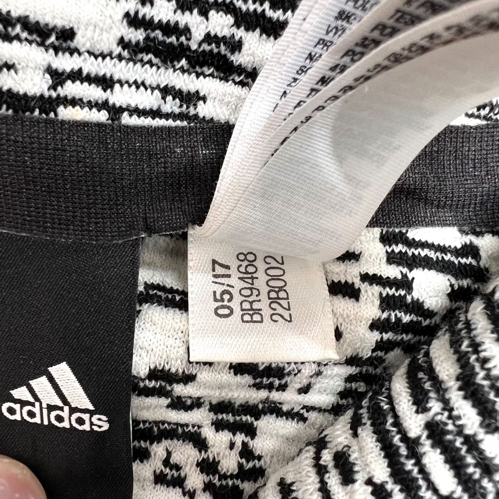 Adidas Adidas ZNE Pulse Knit Sweater Jacket Women Size US S UK 8-10 Black White Cardigan Knit Long Sleeve Mens Womens Girls Boys Size M / US 6-8 / IT 42-44 - 4 Thumbnail
