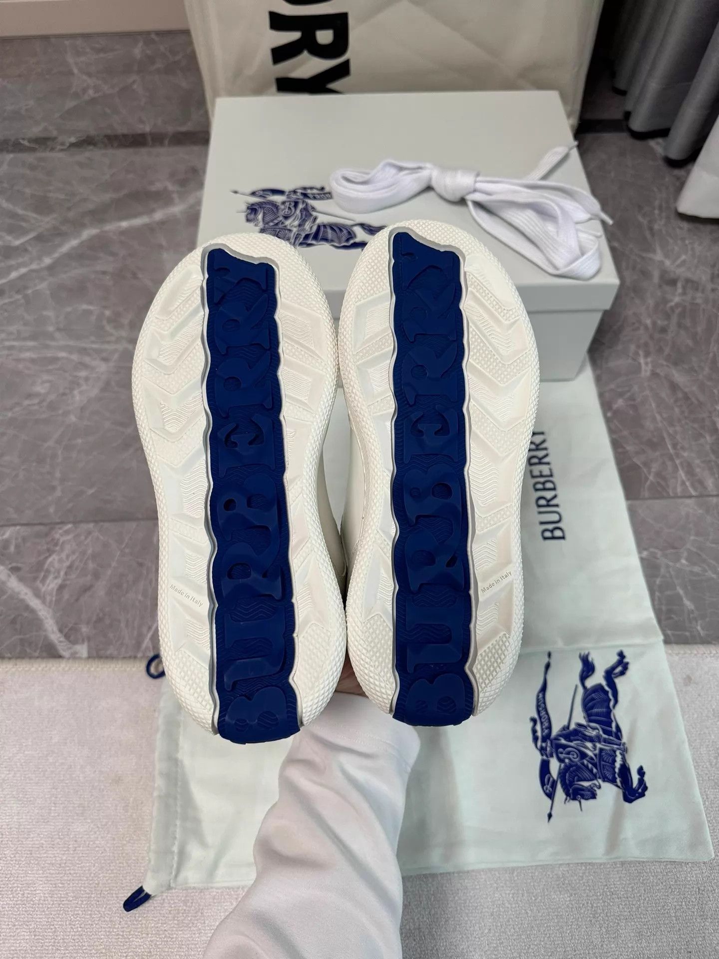 Burberry Burberry Terrace Horseferry Unisex White/Blue Trainer 36 Size US 5.5 / IT 35.5 - 5 Thumbnail