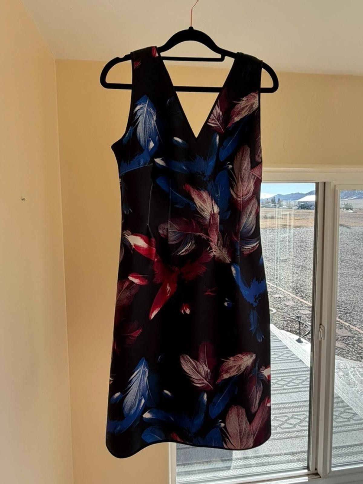 Other WHBM SCUBA Dress 6 Black Blue Red Feather Print Size M / US 6-8 / IT 42-44 - 3 Thumbnail