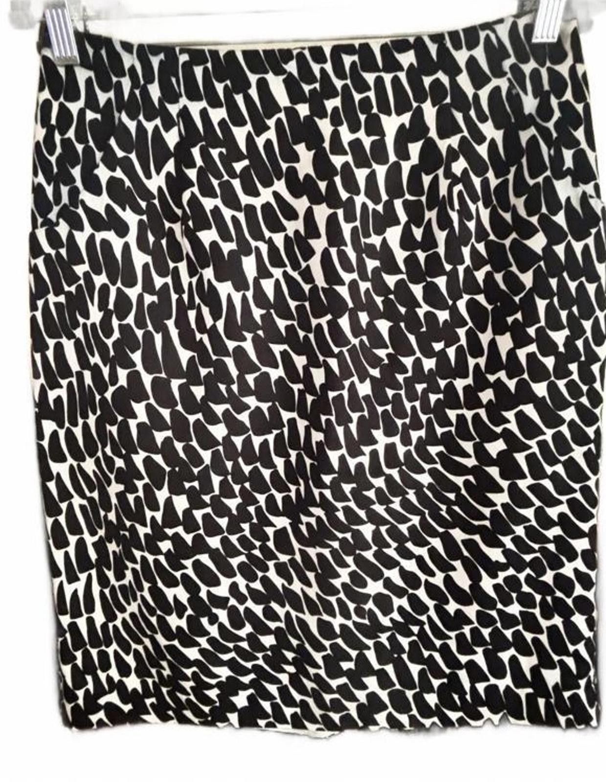 Ann Taylor Ann Taylor Black and White Patterned Pencil Skirt Size 25" / US 0 / IT 36 - 1 Thumbnail