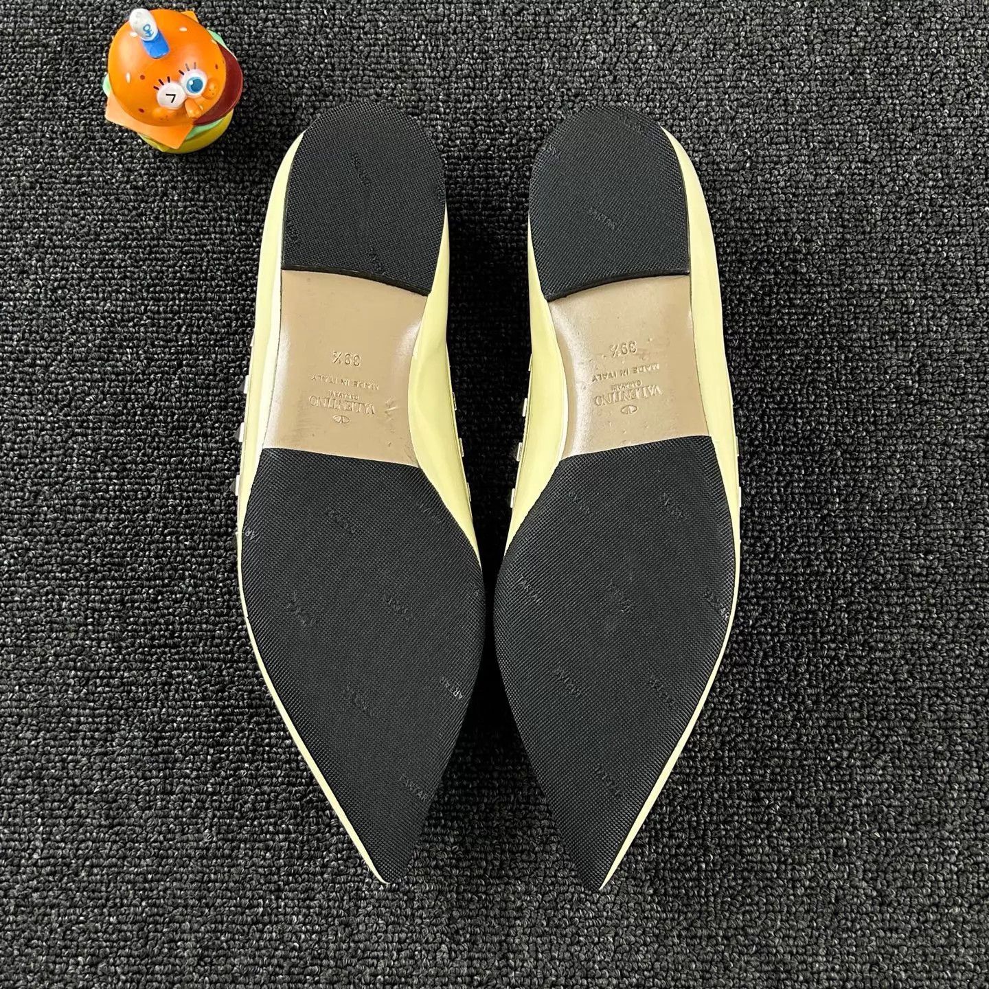 Valentino Valentino Yellow Patent Leather Studded Flats 39.5 Size US 9 / IT 39 - 6 Thumbnail