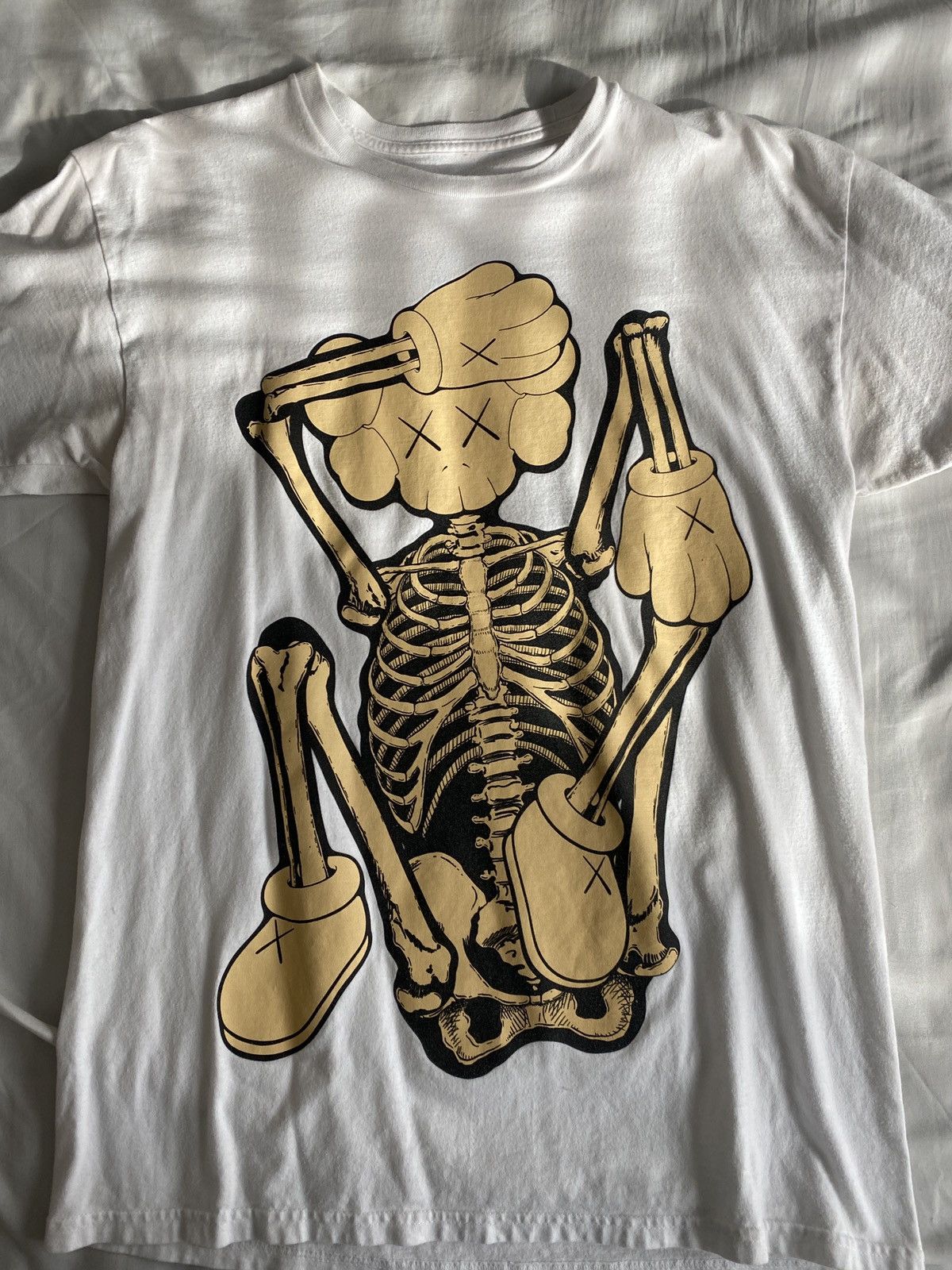 Kaws × Uniqlo Kaws New Fiction Tee Size US L / EU 52-54 / 3 - 1 Thumbnail