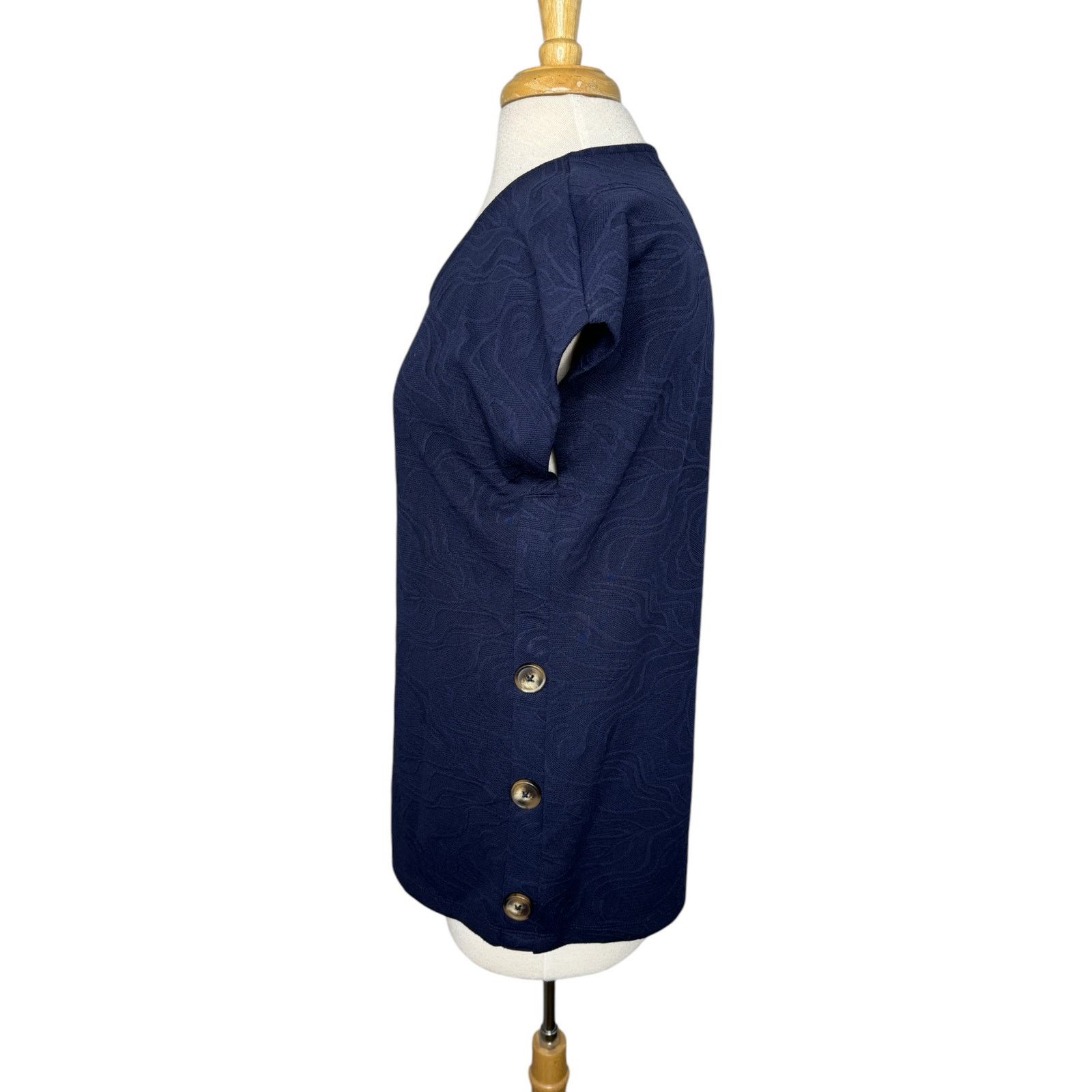 Chicos CHICOS Navy Blue Textured Side Button Knit Blouse Medium (1) Size M / US 6-8 / IT 42-44 - 2 Thumbnail