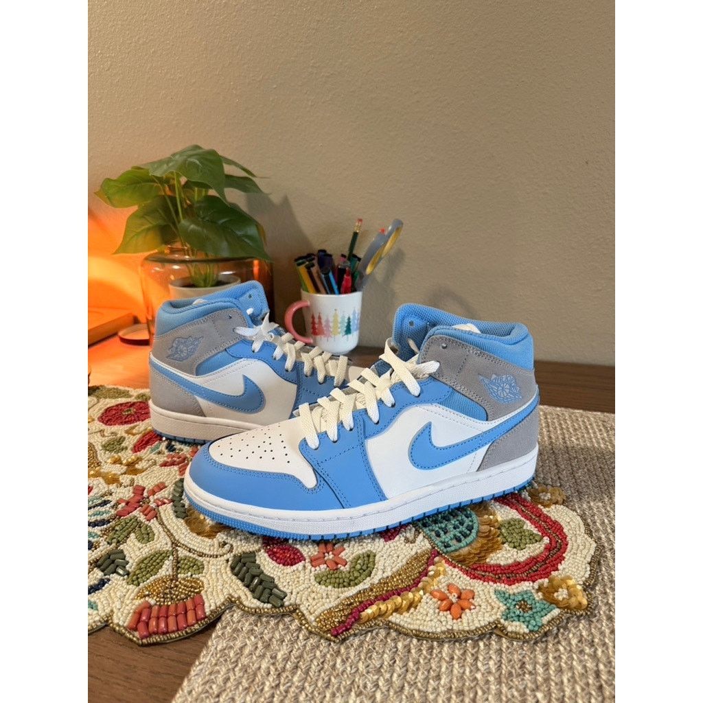 Jordan Brand × Nike Jordan 1 Mid UNC University Blue Wolf Grey White Powder Size US 8.5 / EU 41-42 - 1 Thumbnail