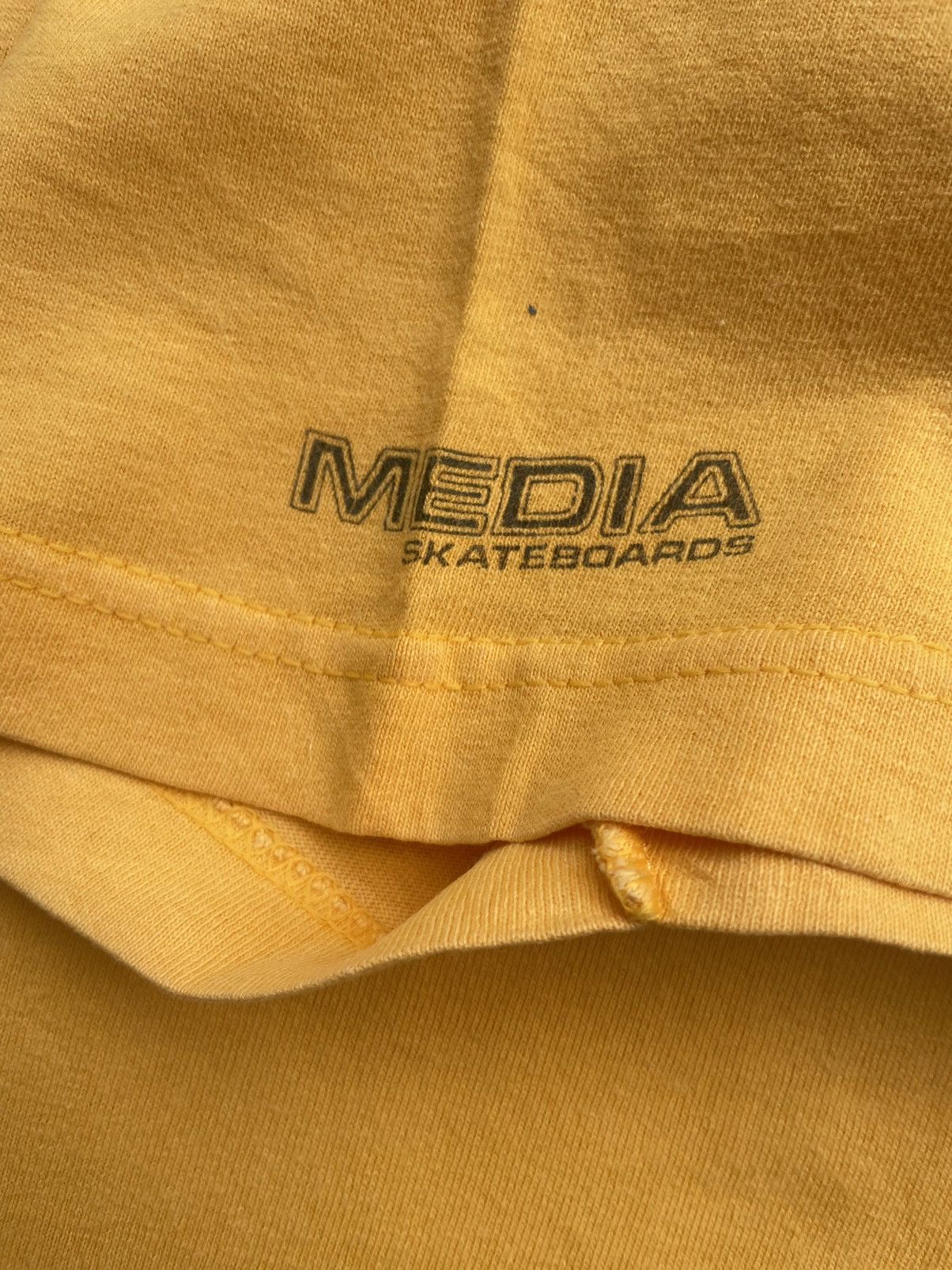 Vintage Vintage Media Skateboards Tshirt Size US XL / EU 56 / 4 - 14 Thumbnail