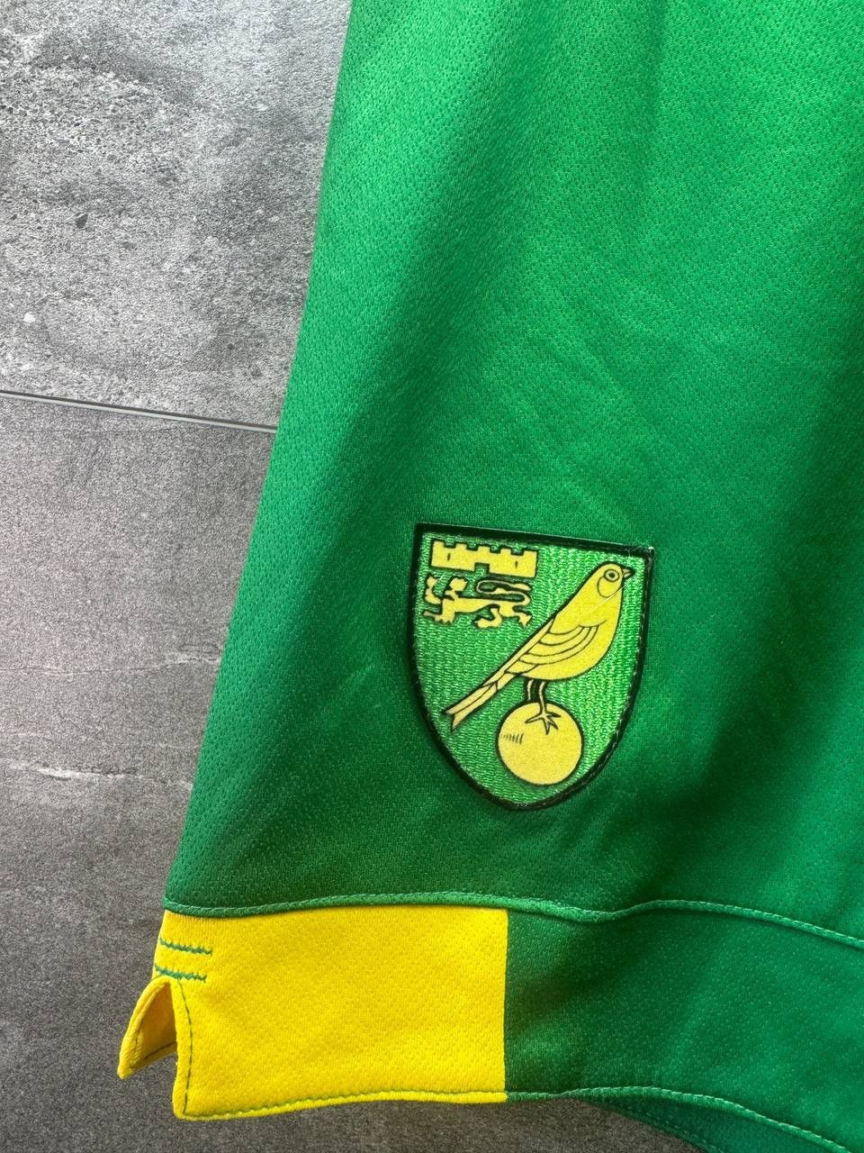 Vintage 2013-14 Norwich Home Shorts Men’s Size S Size US 30 / EU 46 - 2 Thumbnail
