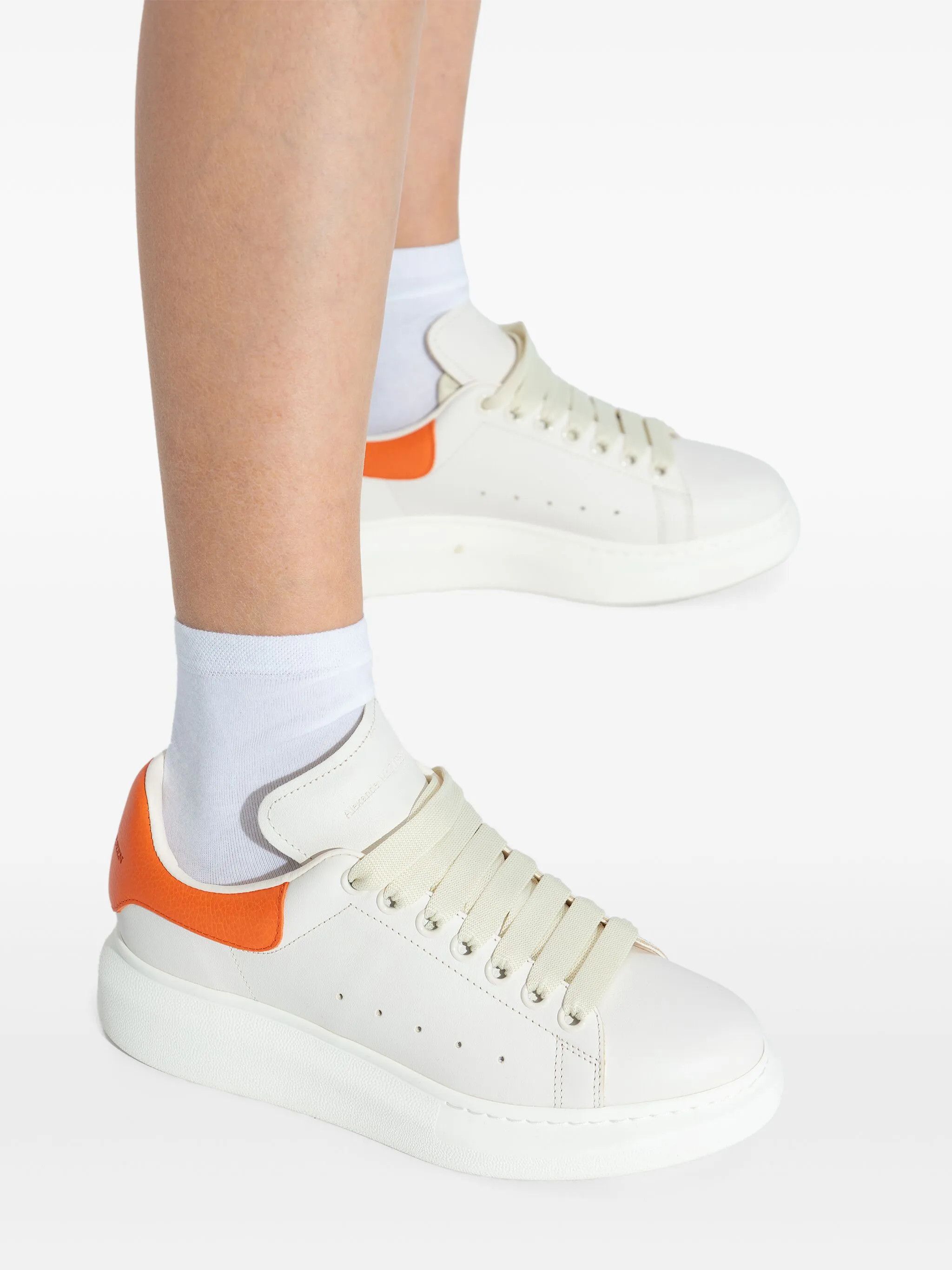 Alexander McQueen o1w1db10725 Sneakers in White Size US 7 / EU 40 - 2 Thumbnail