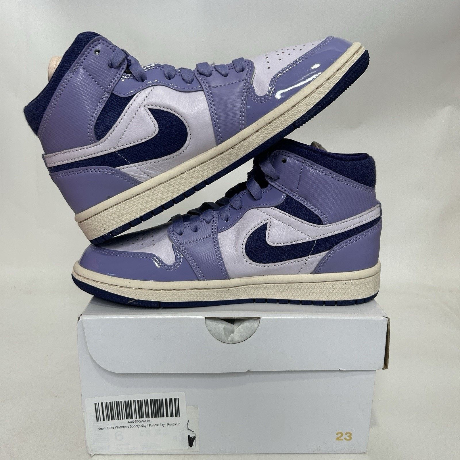 Jordan Brand Nike Air Jordan 1 Mid SE WMNS “Light Purple Chenille” Size US 6 / IT 36 - 3 Thumbnail